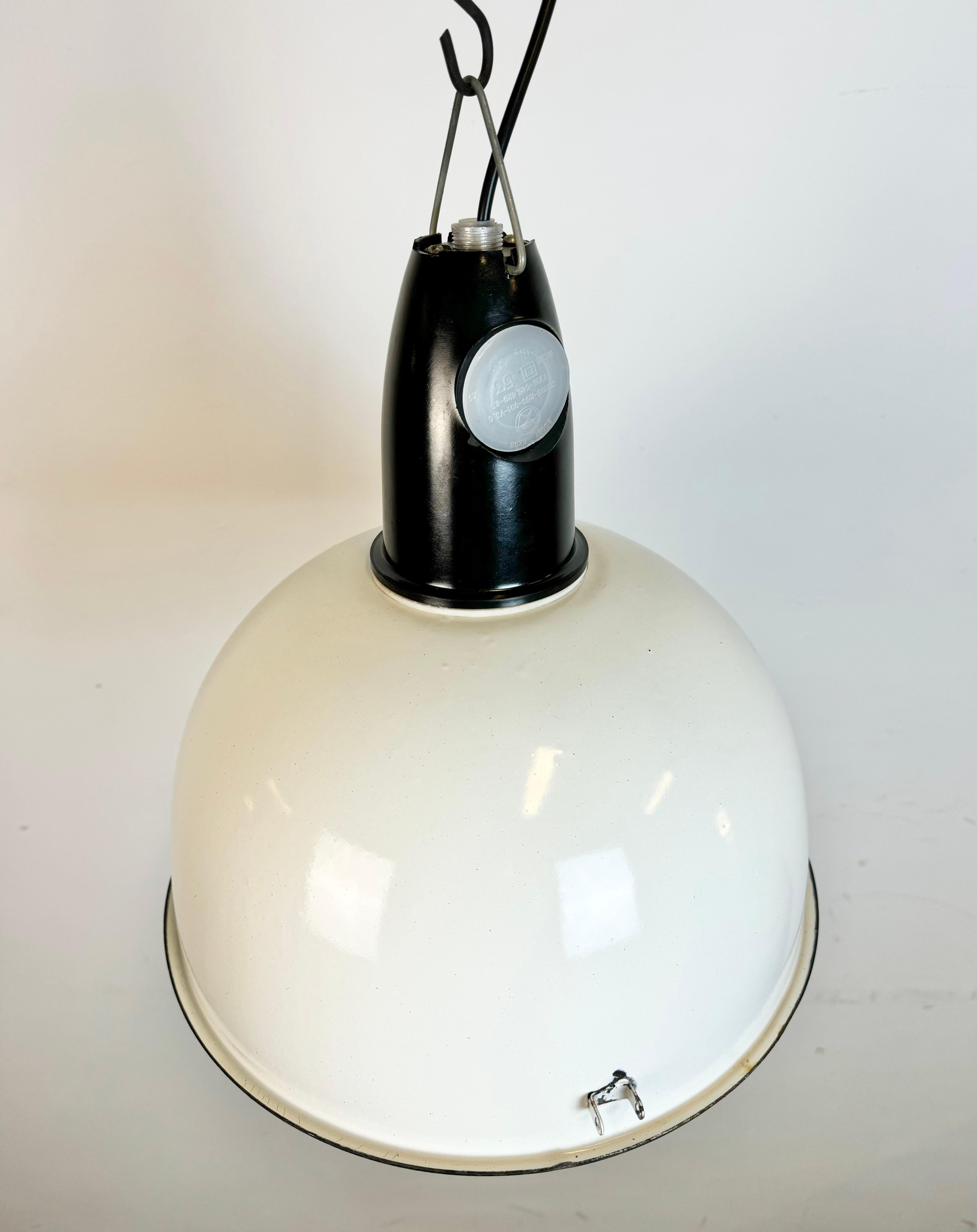 Industrial Soviet White Enamel Pendant Lamp, 1960s For Sale 3