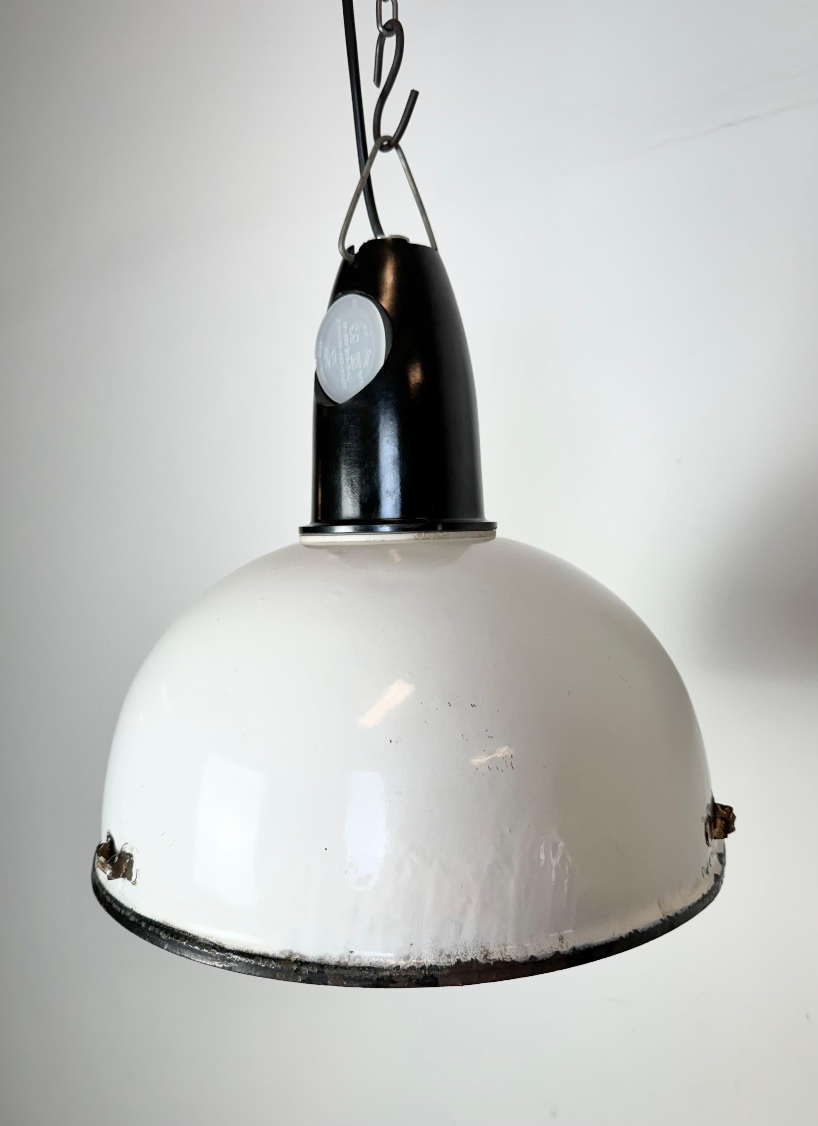 Industrial Soviet White Enamel Pendant Lamp, 1960s For Sale 3