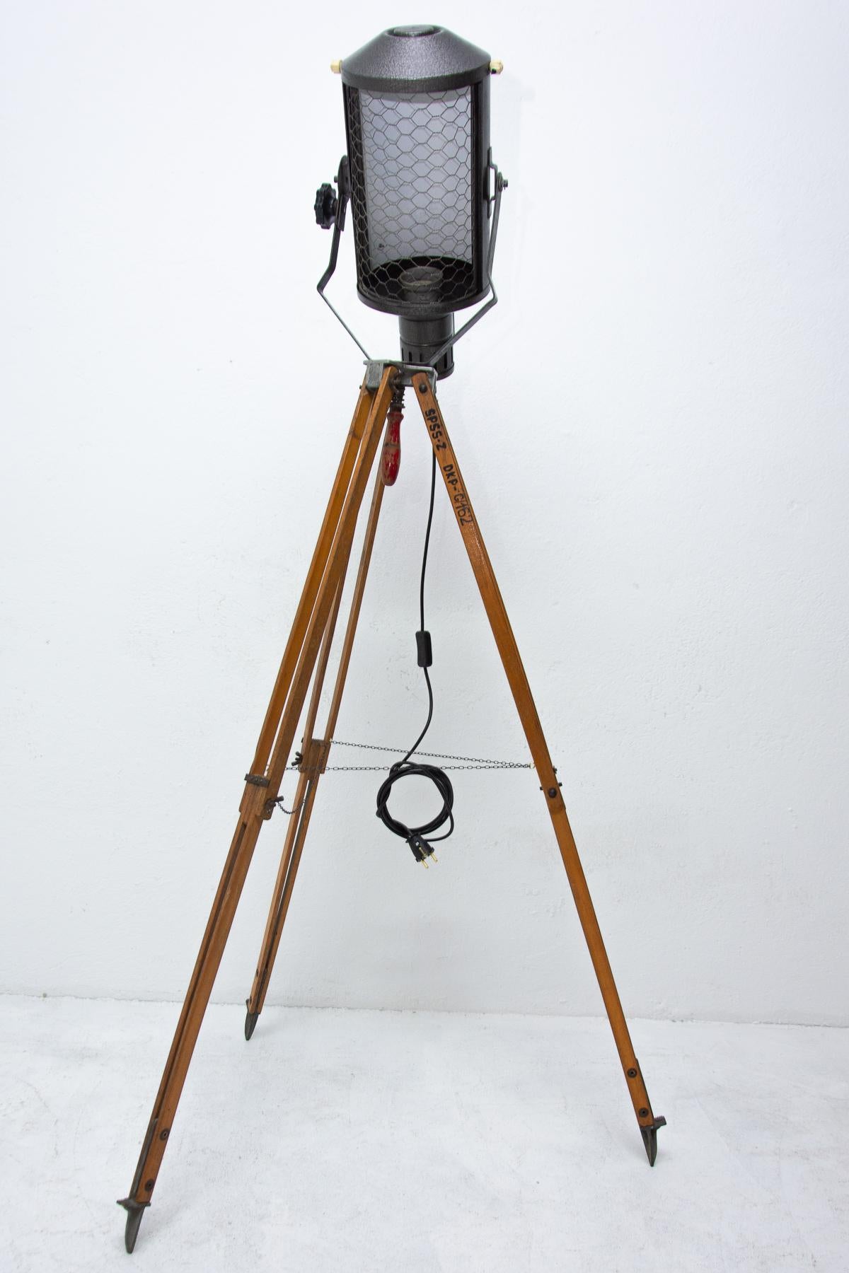 Enamel Industrial Spot Light Tripod Floor Lamps, 1970s, Set of 3