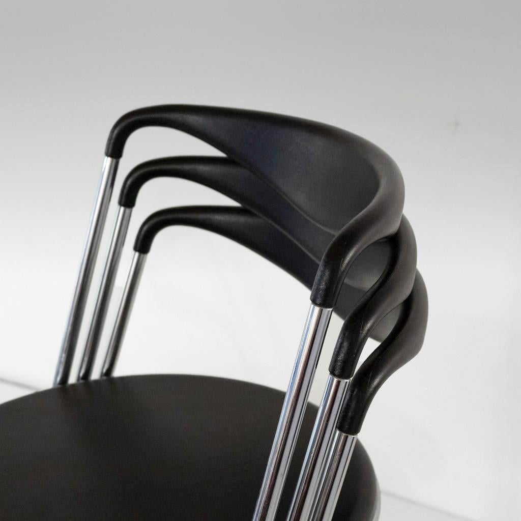 Chaises de salle à manger industrielles empilables en  dans le style de Hans Eichenberger, ensemble de 4 pièces en vente 4