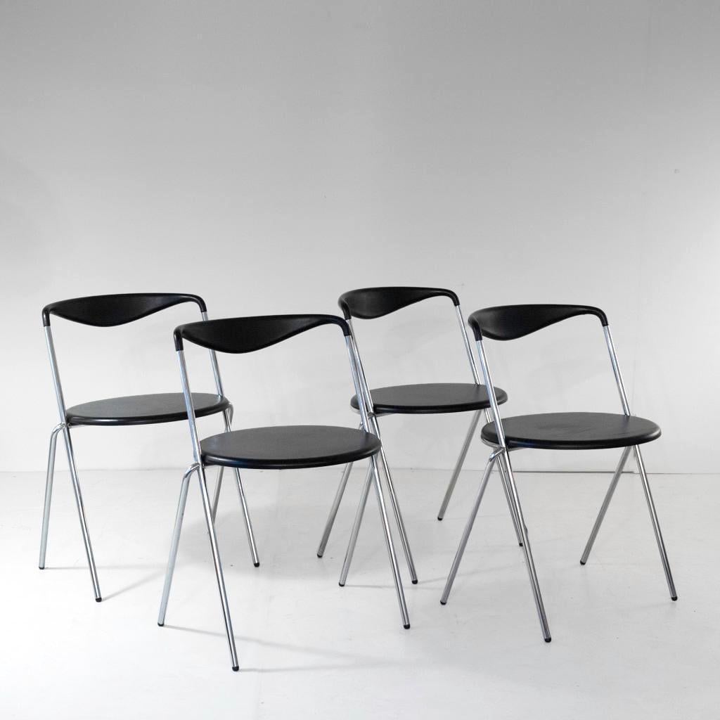 Chaises de salle à manger industrielles empilables en  dans le style de Hans Eichenberger, ensemble de 4 pièces Bon état - En vente à Ceglie Messapica, IT