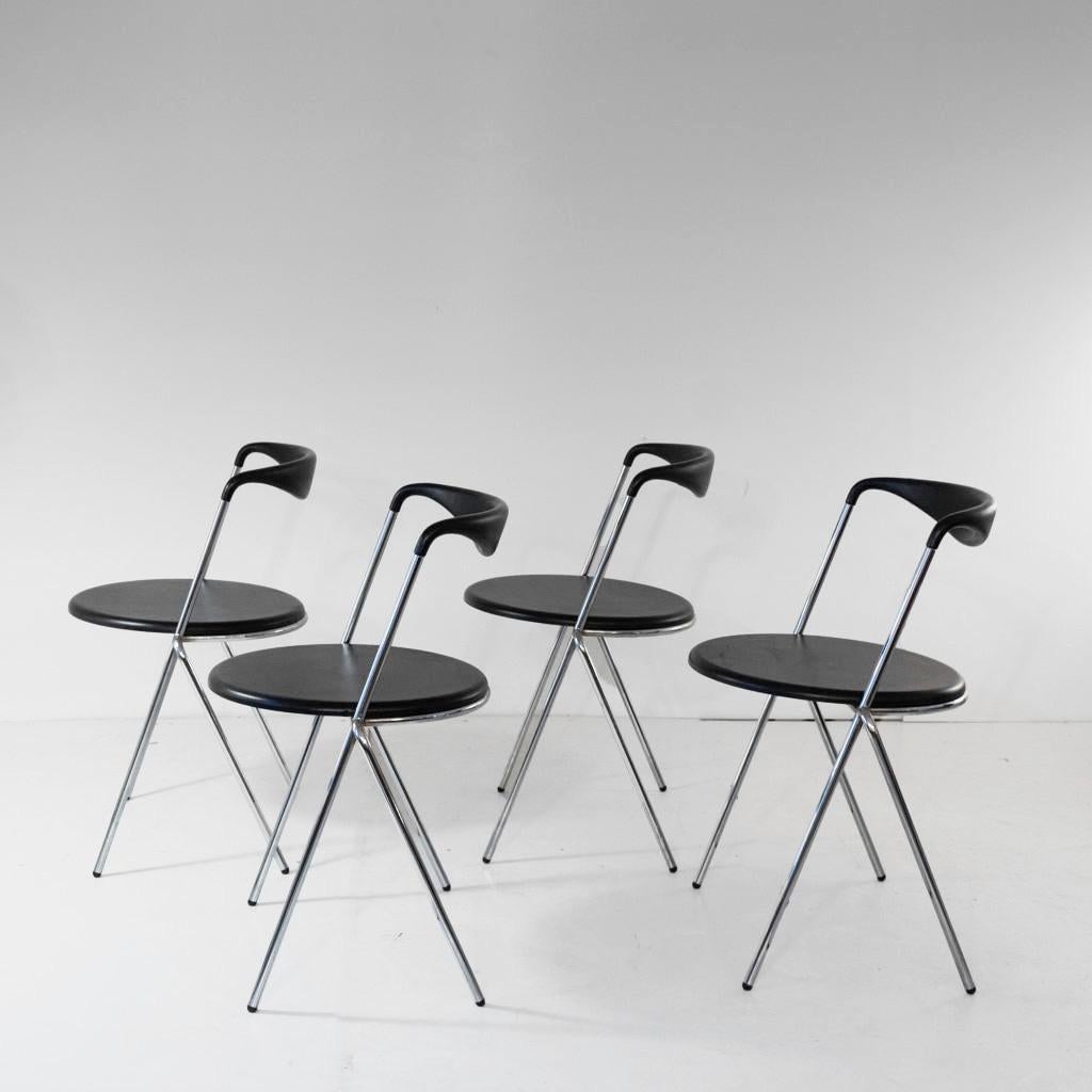 Fin du 20e siècle Chaises de salle à manger industrielles empilables en  dans le style de Hans Eichenberger, ensemble de 4 pièces en vente