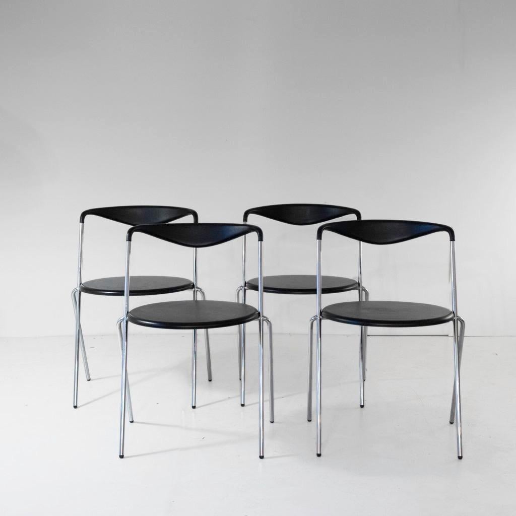 Chaises de salle à manger industrielles empilables en  dans le style de Hans Eichenberger, ensemble de 4 pièces en vente 1