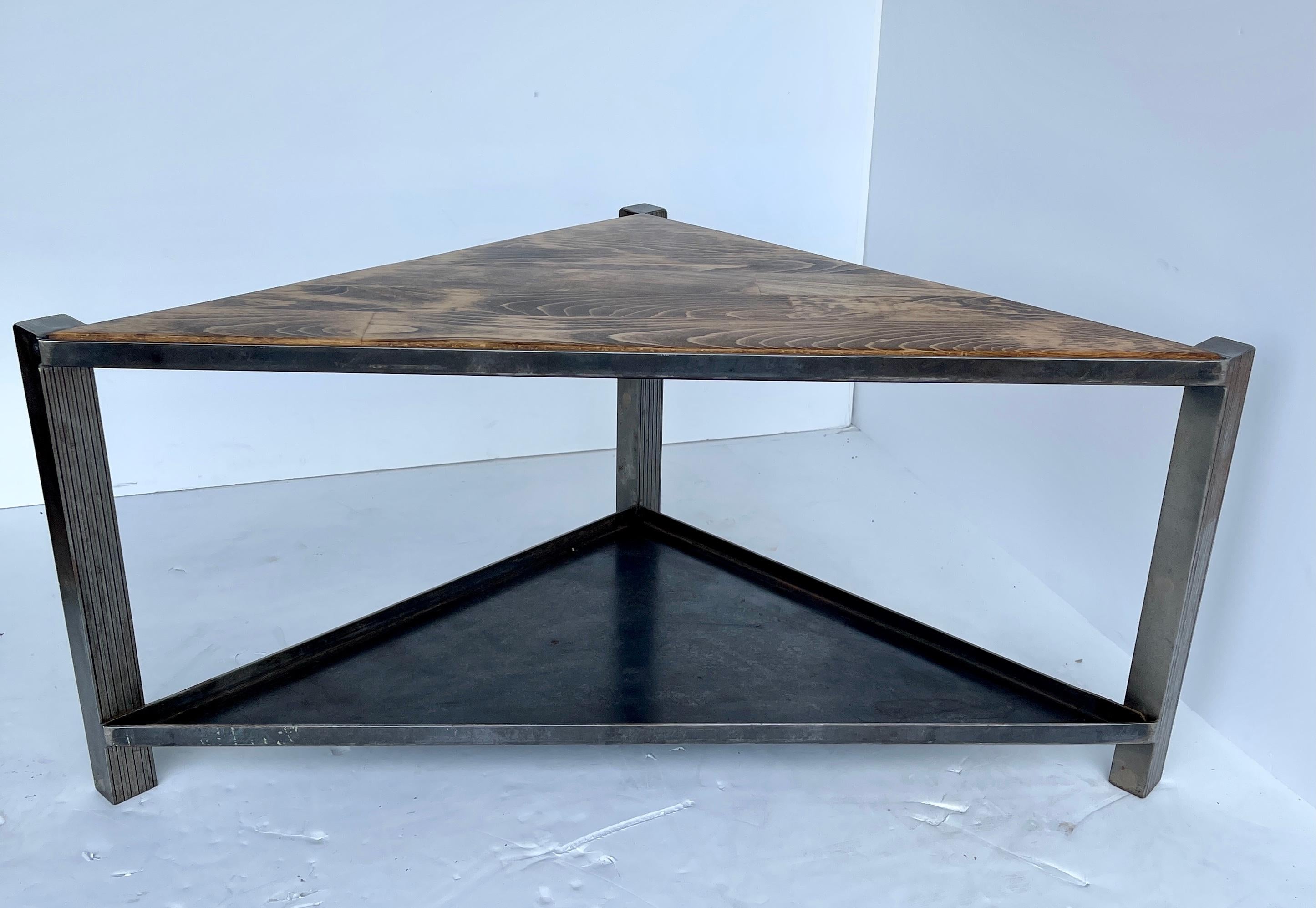 Table triangulaire industrielle en acier inoxydable avec plateau de table en chêne, moderne en vente 2