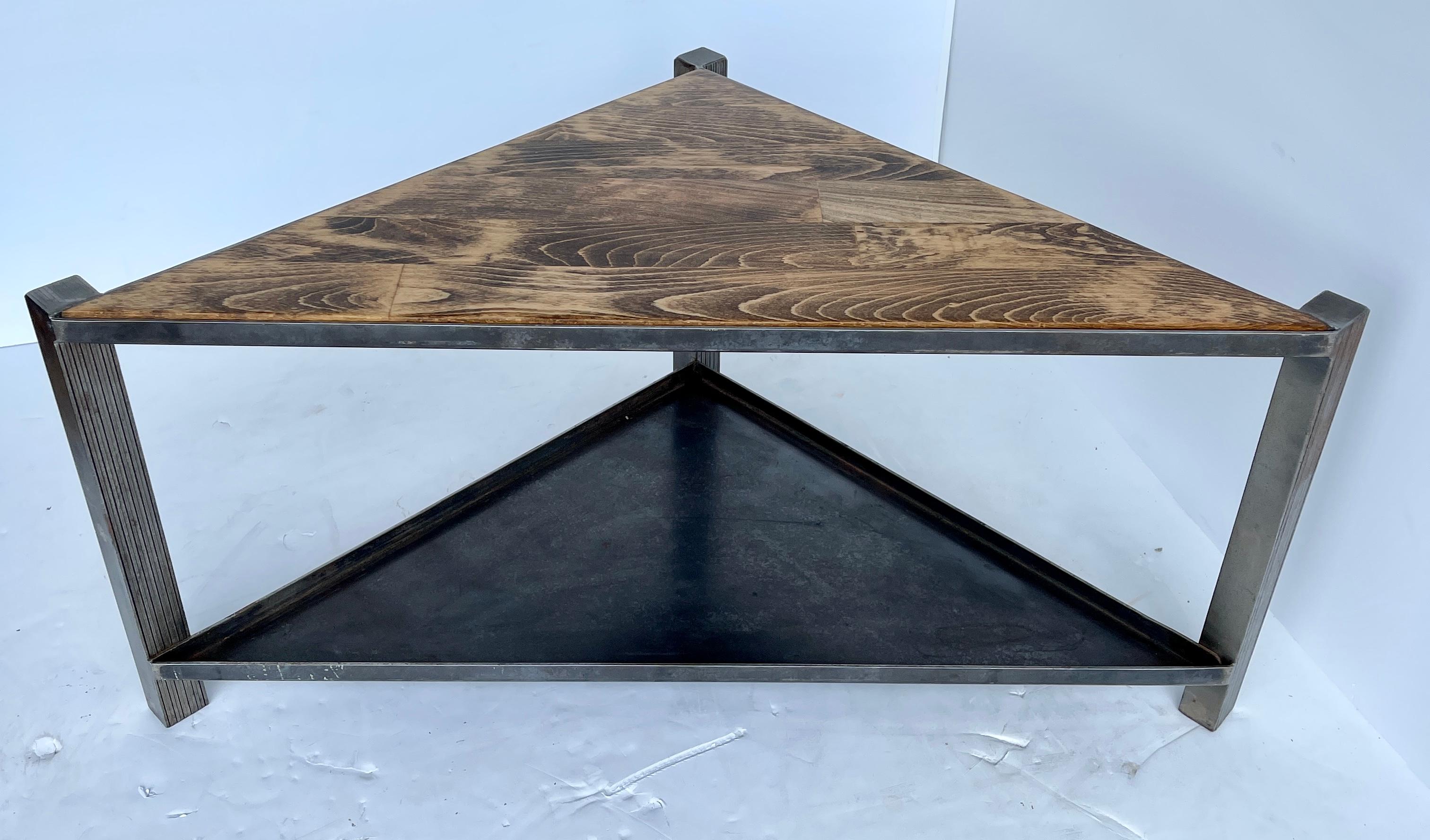 Table triangulaire industrielle en acier inoxydable avec plateau de table en chêne, moderne en vente 3