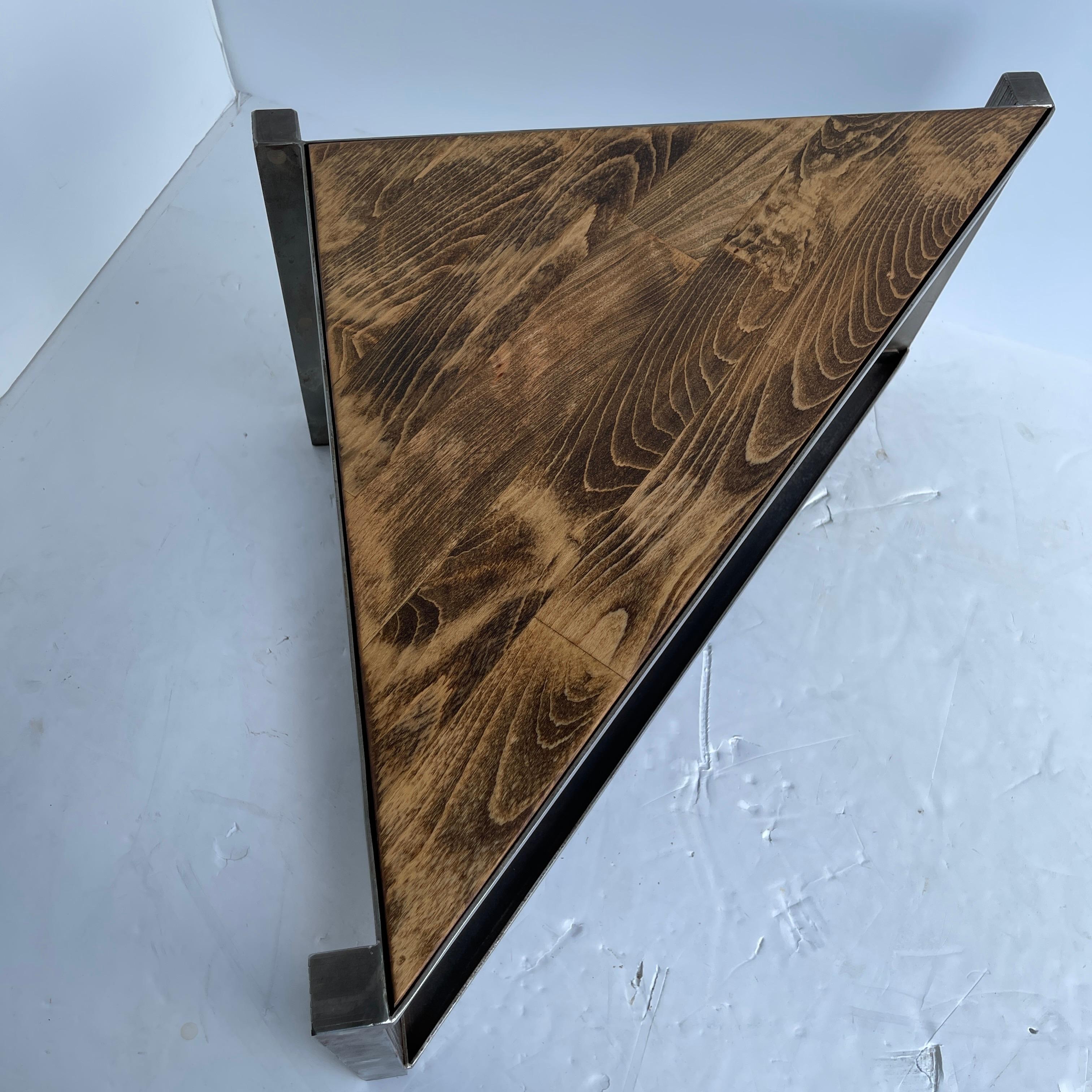 Table triangulaire industrielle en acier inoxydable avec plateau de table en chêne, moderne en vente 7