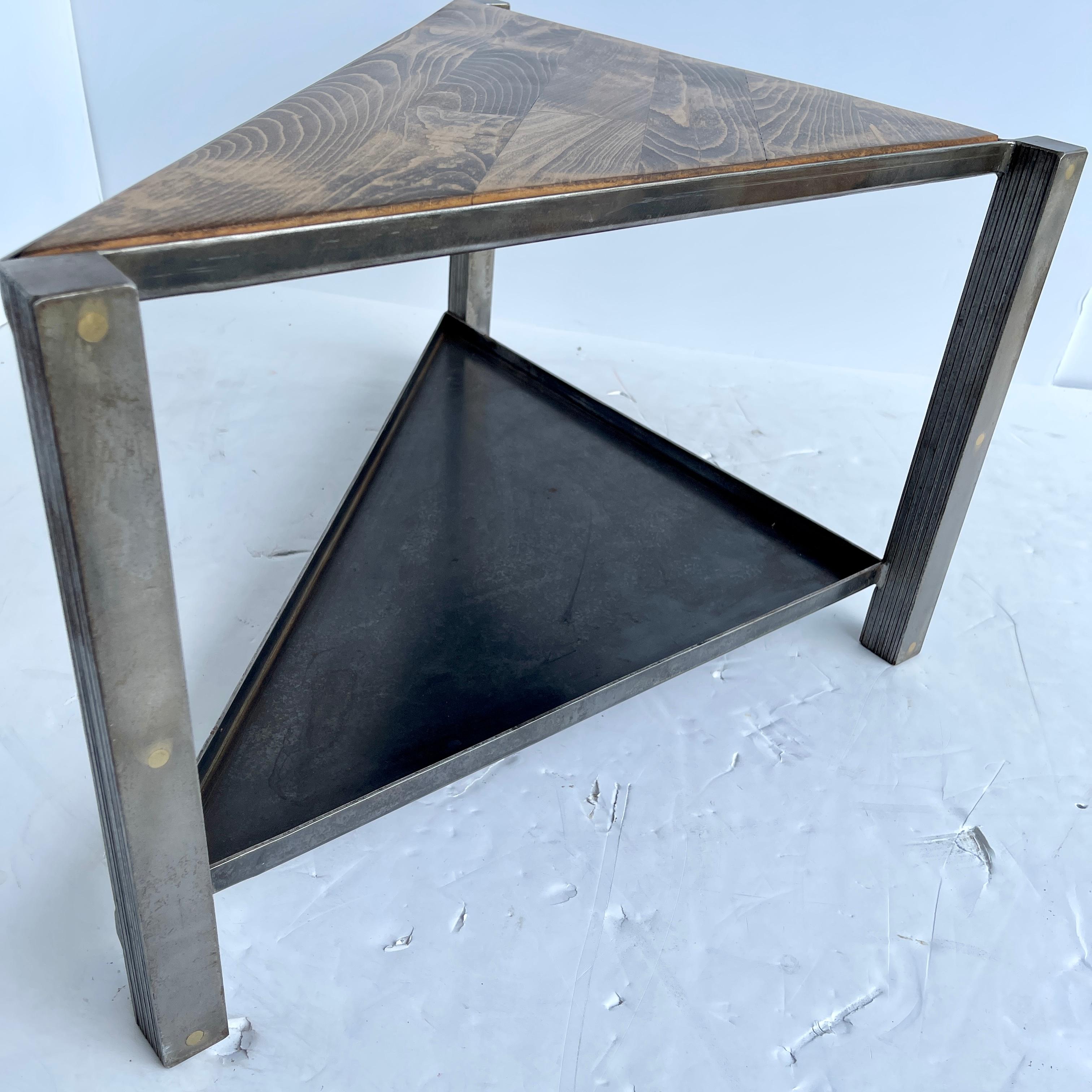 Moderne Table triangulaire industrielle en acier inoxydable avec plateau de table en chêne, moderne en vente