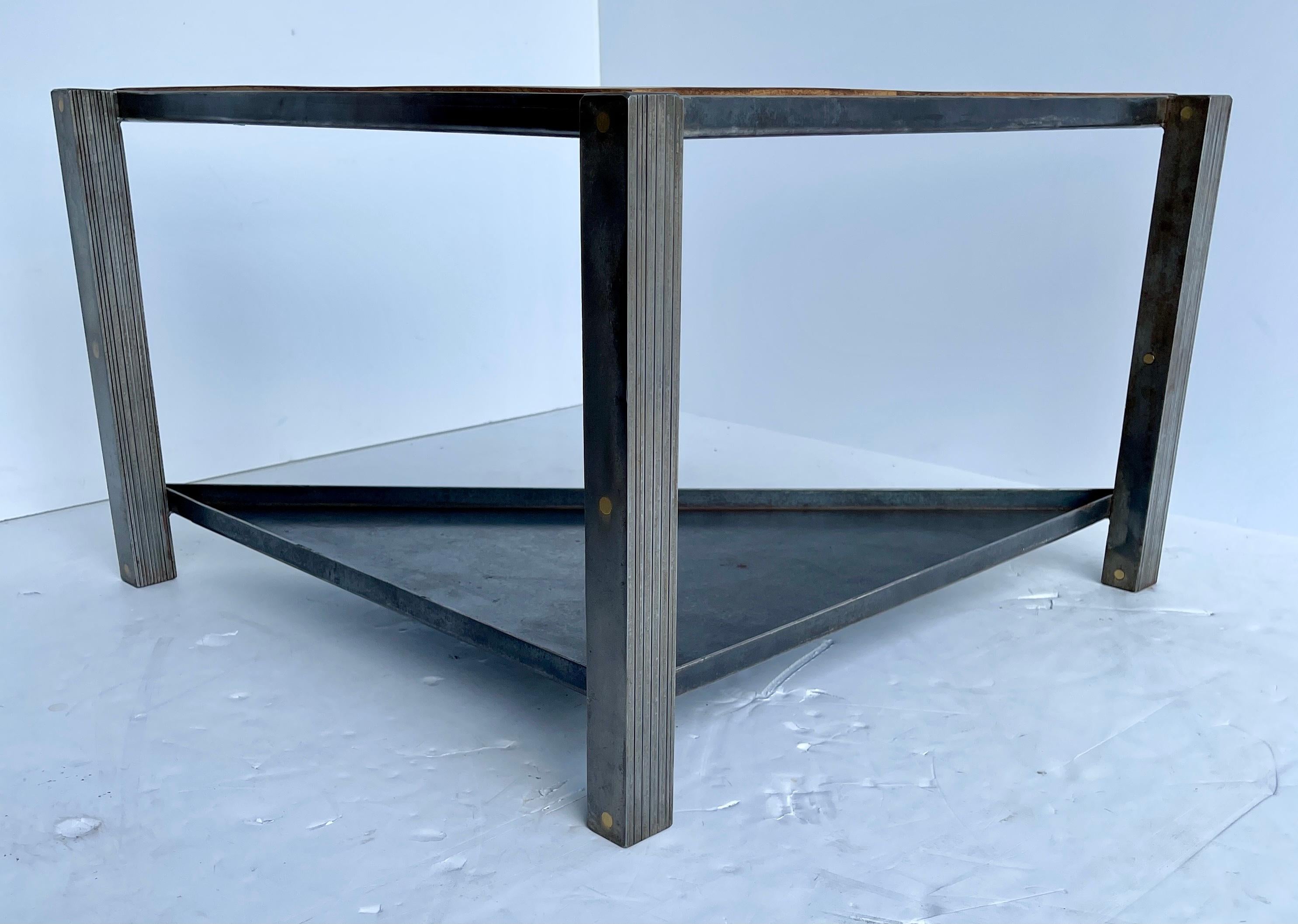 Table triangulaire industrielle en acier inoxydable avec plateau de table en chêne, moderne Bon état - En vente à Haddonfield, NJ