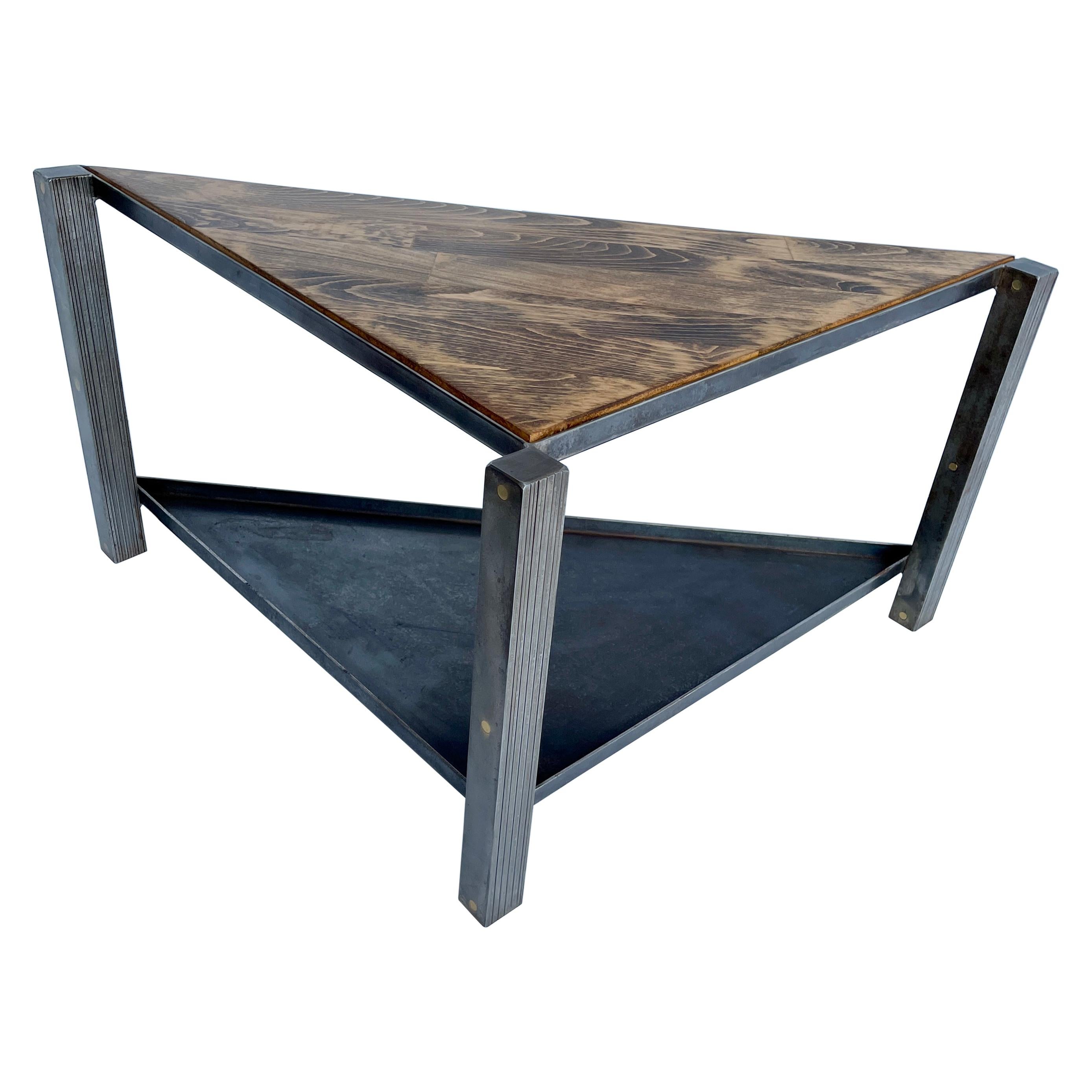 Table triangulaire industrielle en acier inoxydable avec plateau de table en chêne, moderne