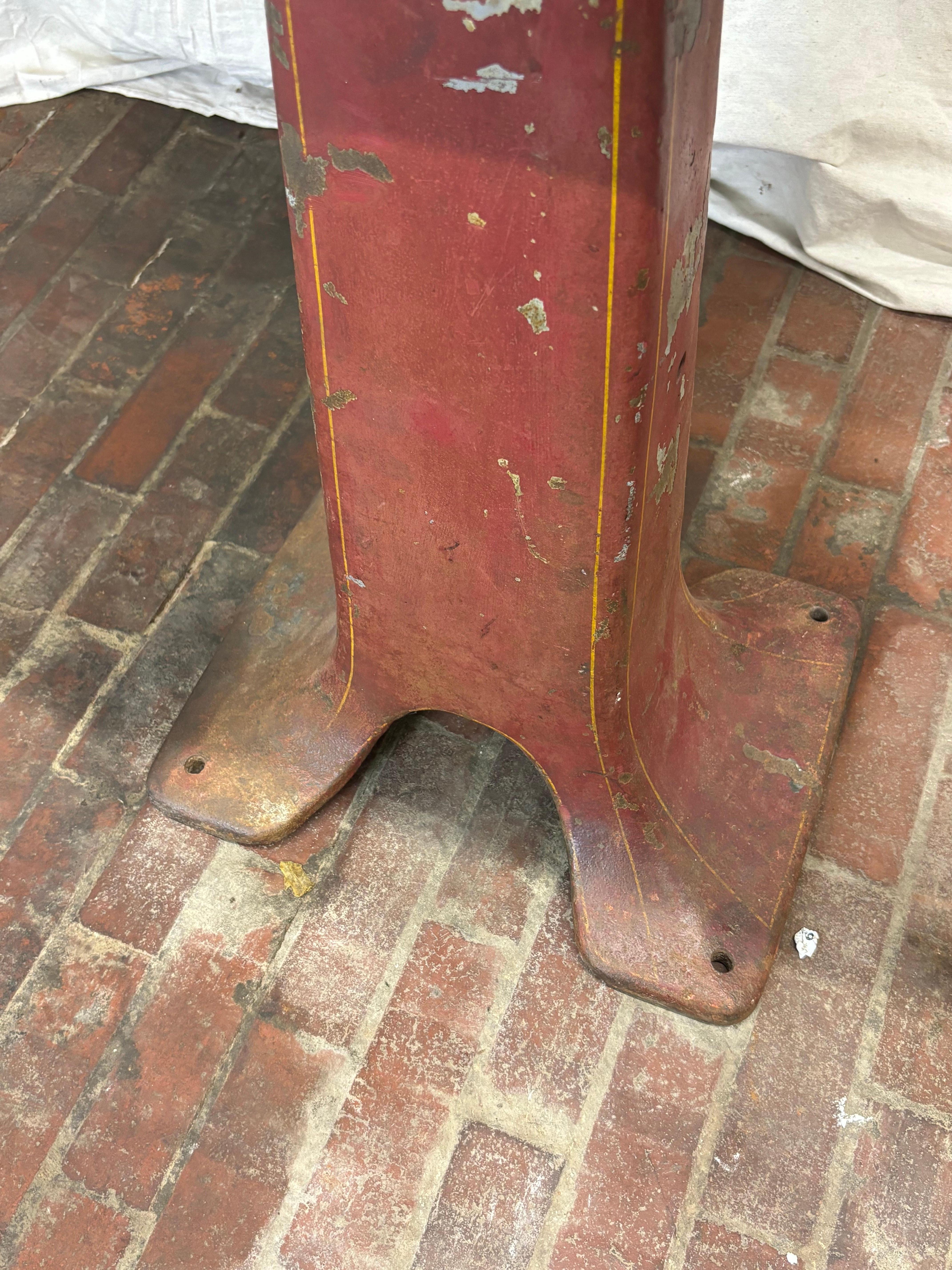Estantería industrial de pie mediados del siglo XX en venta