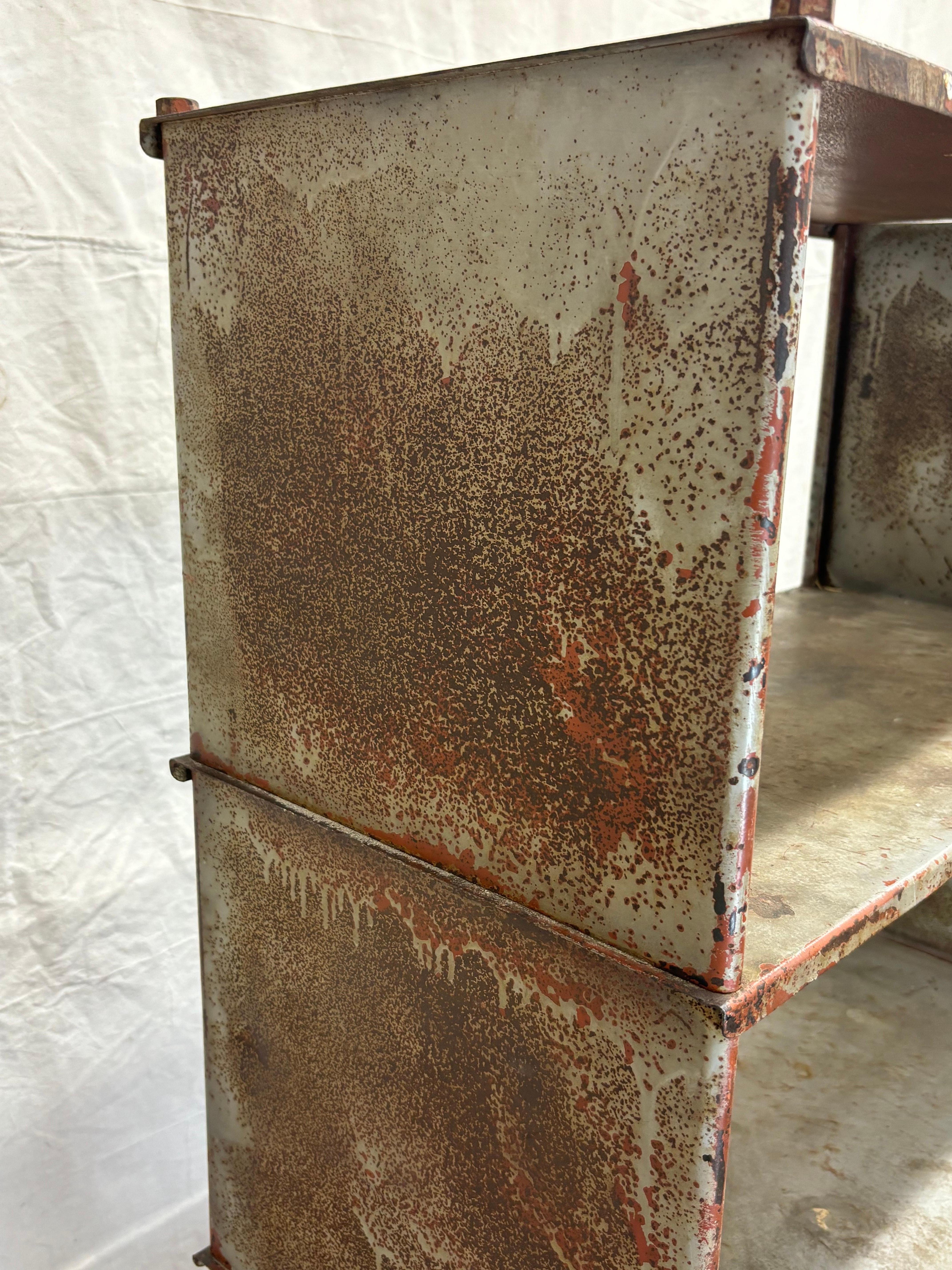 Estantería industrial de pie en venta 1