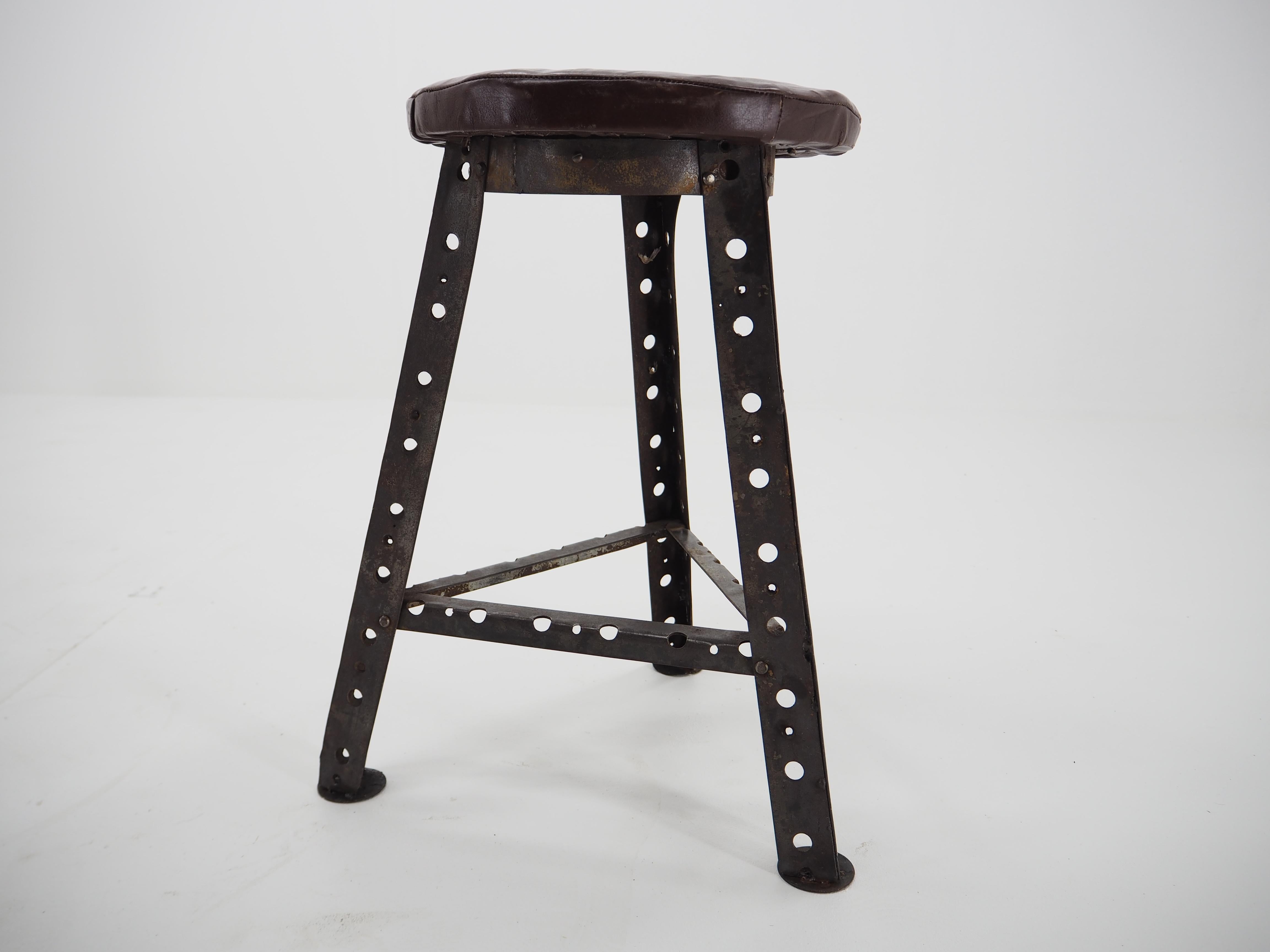 - Leather and steel
- Industrial style
- In fabric condition
- Well sitting.
 