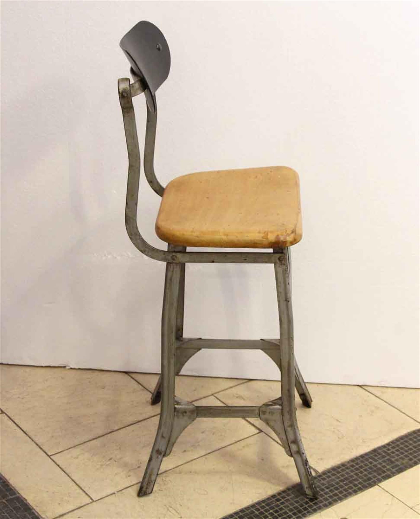 Industrial Steel and Wood Stool, 1940s (amerikanisch)