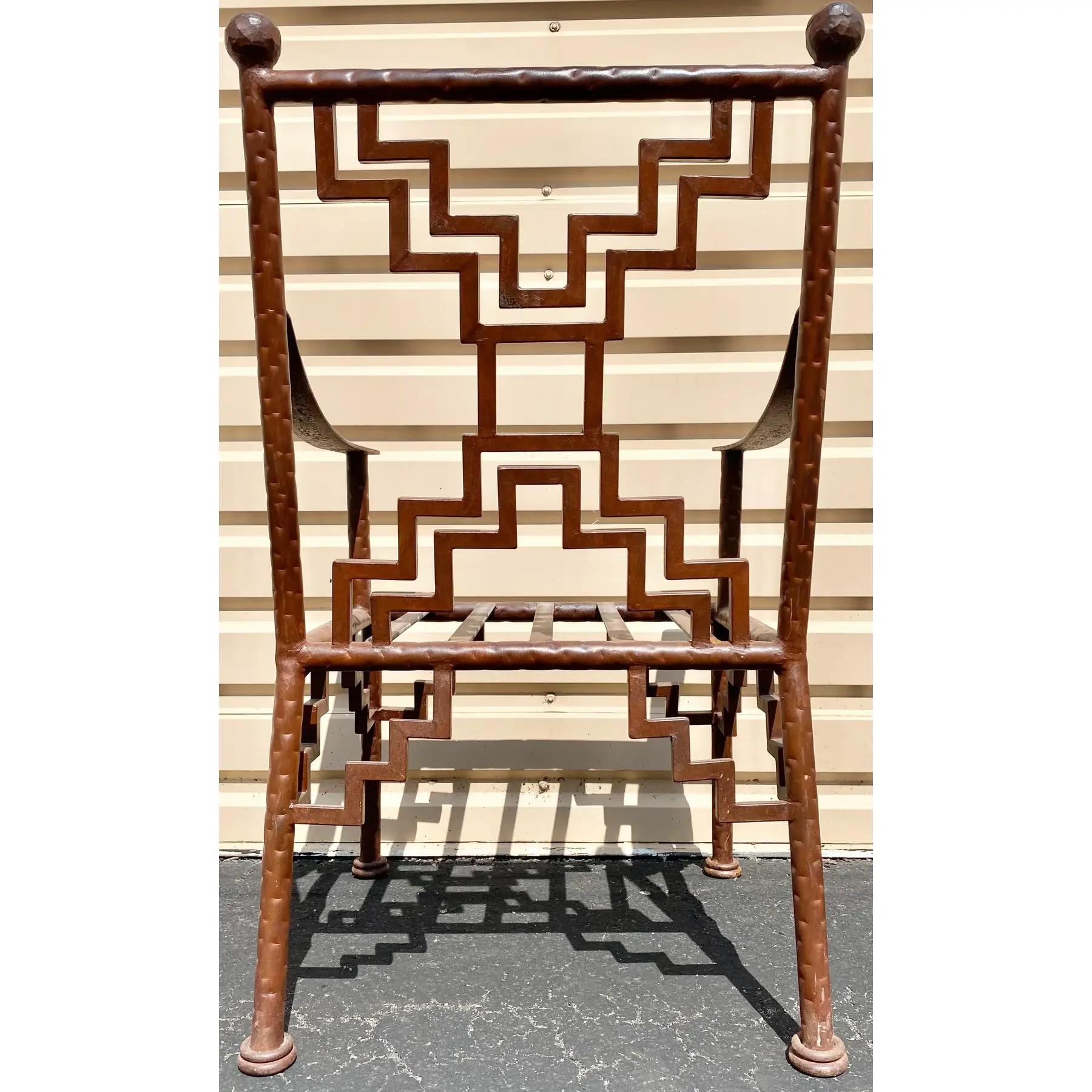 Tavolo da pranzo industriale in acciaio + 3 sedie Ziggurat in vendita 9