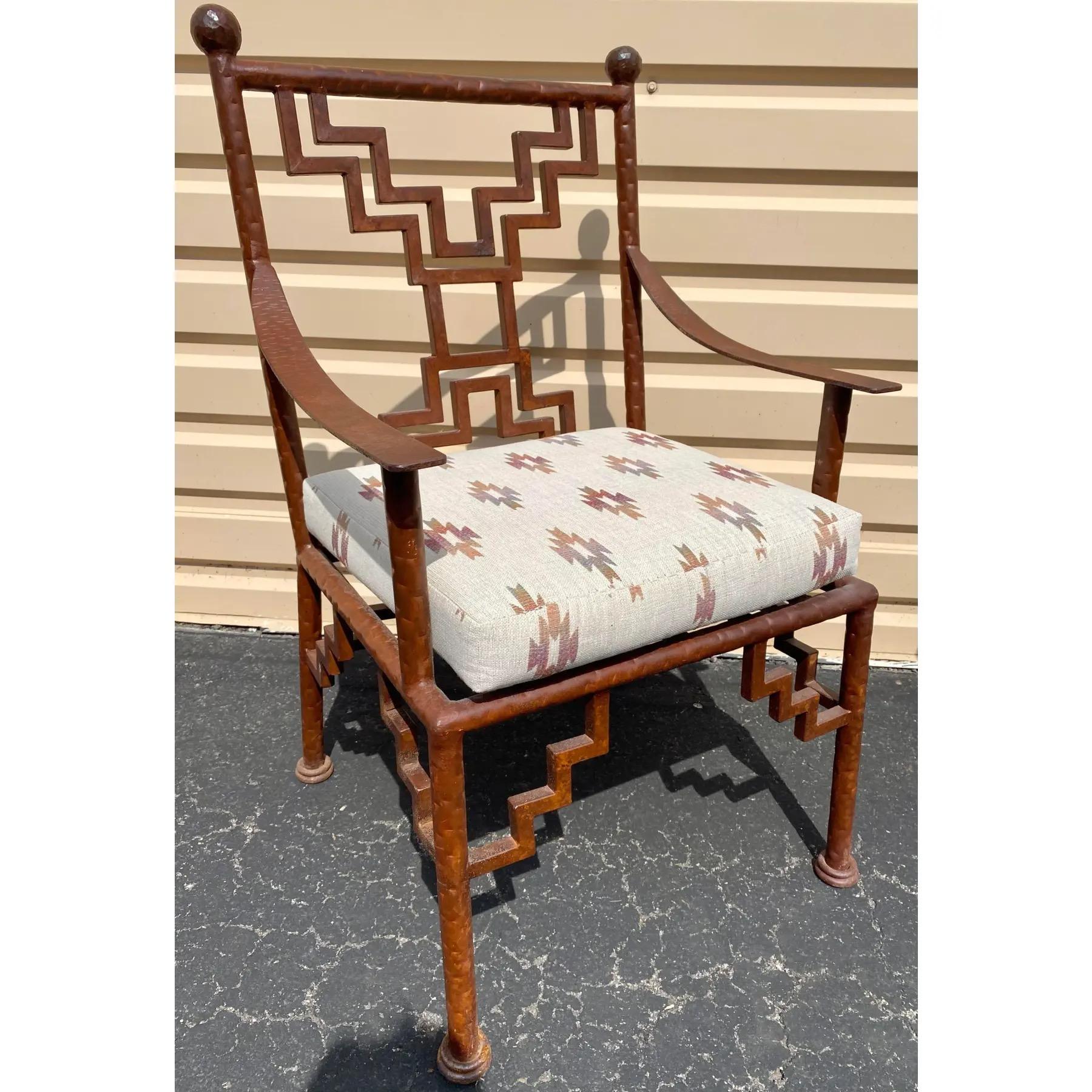 Tavolo da pranzo industriale in acciaio + 3 sedie Ziggurat in vendita 11