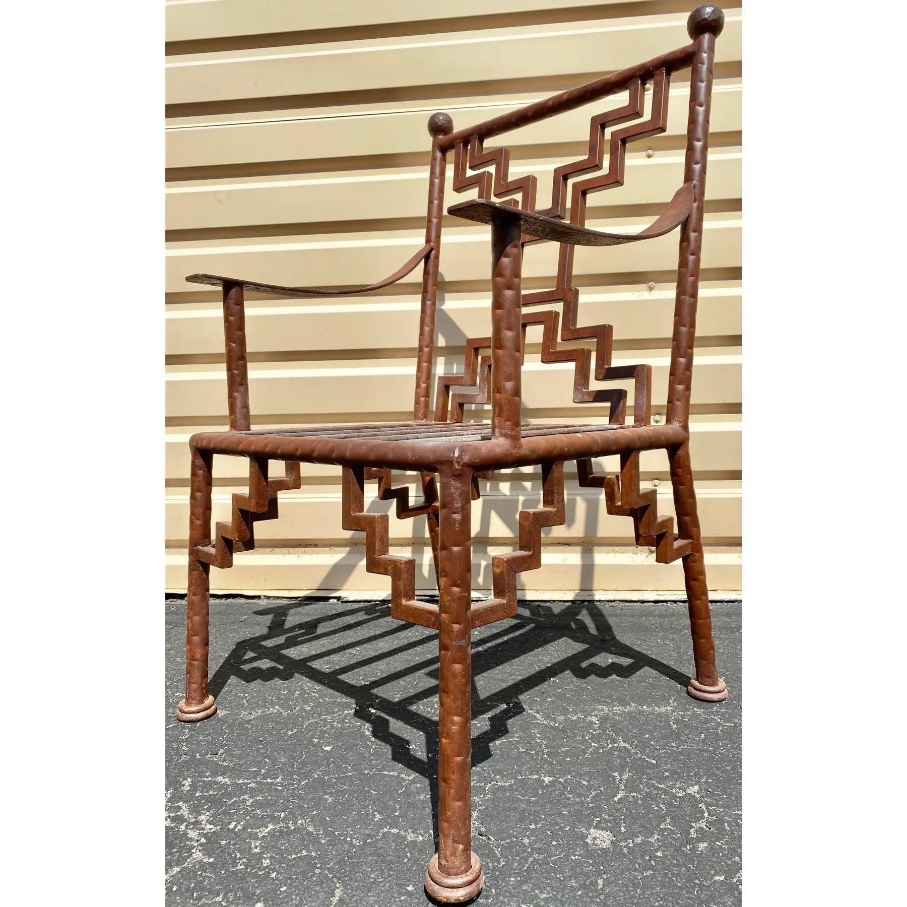 Tavolo da pranzo industriale in acciaio + 3 sedie Ziggurat in vendita 12