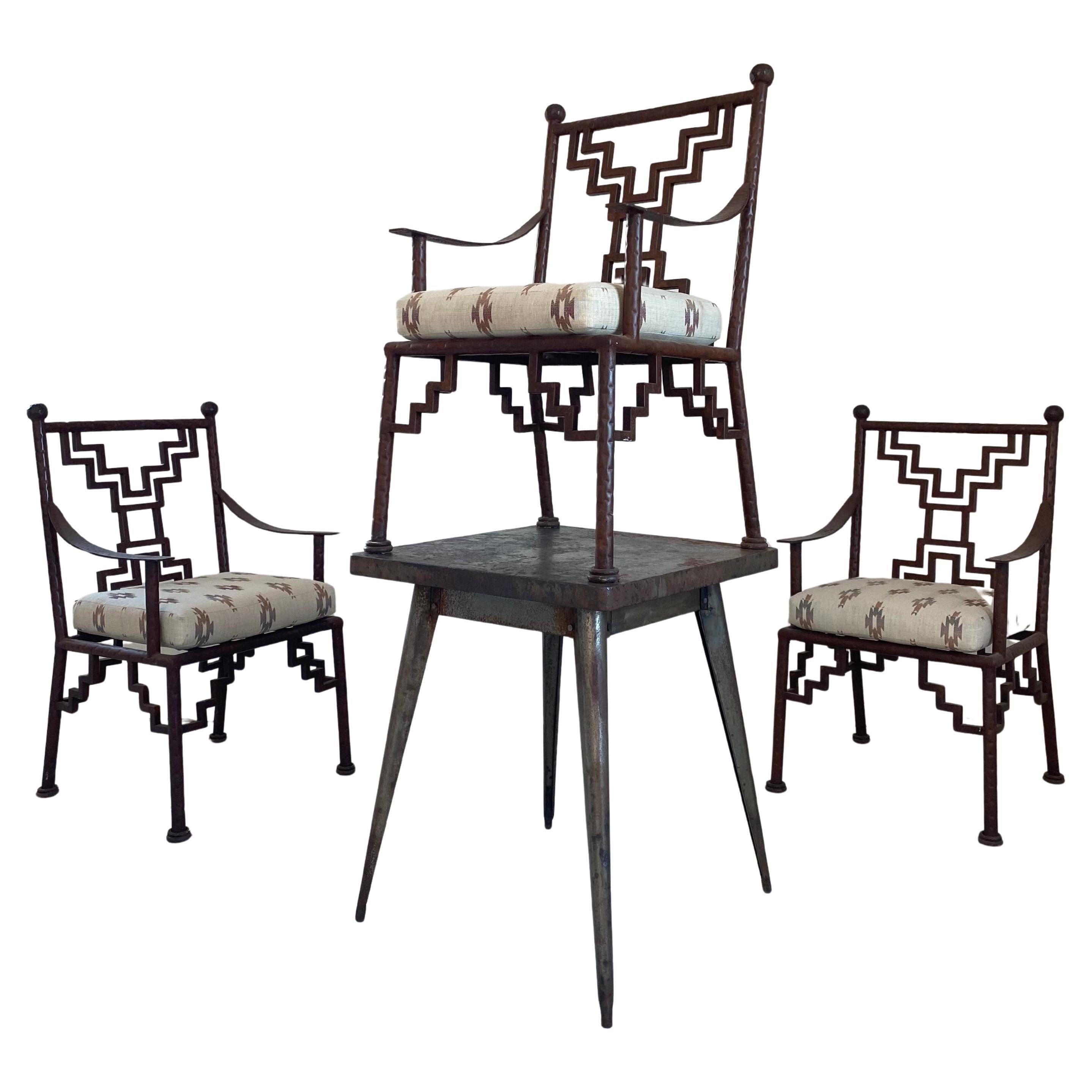 Tavolo da pranzo industriale in acciaio + 3 sedie Ziggurat in vendita