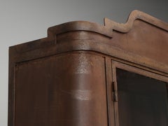 Franzsischer Shop- oder Curio-Schrank aus Industriestahl mit geschwungenen Ecken