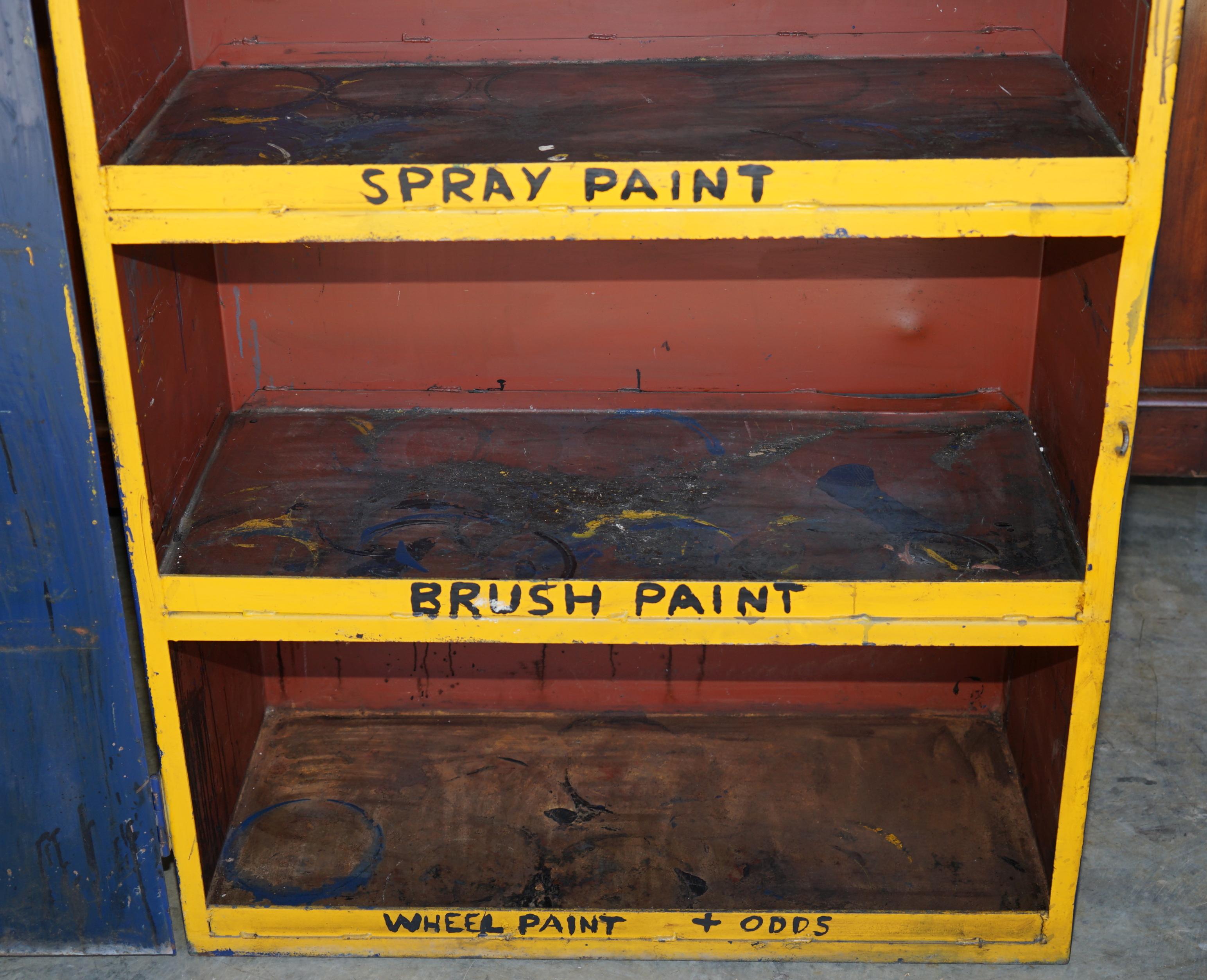 Industrial Steel Large circa 1950s Metal Workers Paint Cupboard Sehr seltener Fund im Angebot 2
