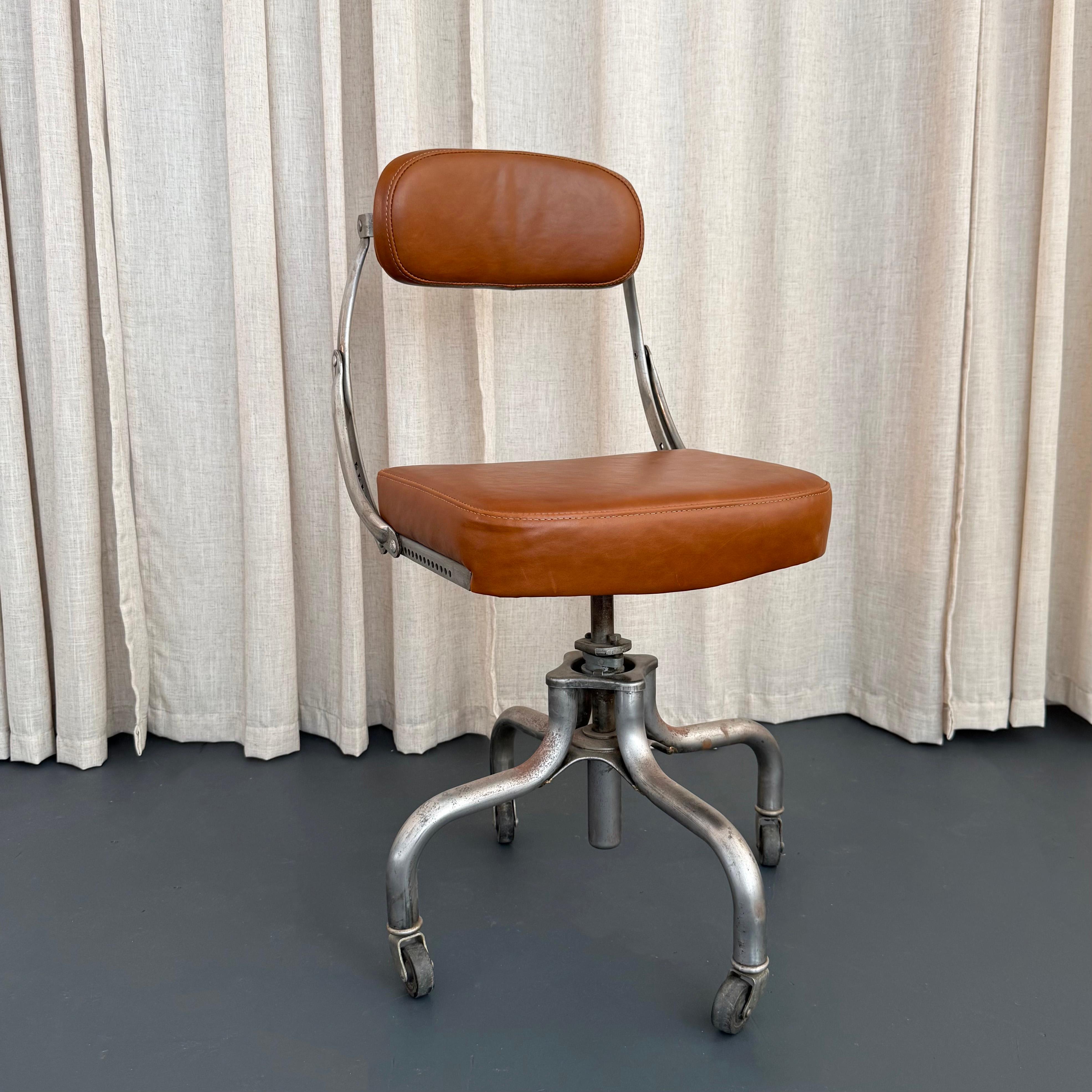 1930s DO/MORE・INDASTORIAL CHAIR USA Vintage Leather DoMore Industrial Swivel Adjustable Rolling Desk