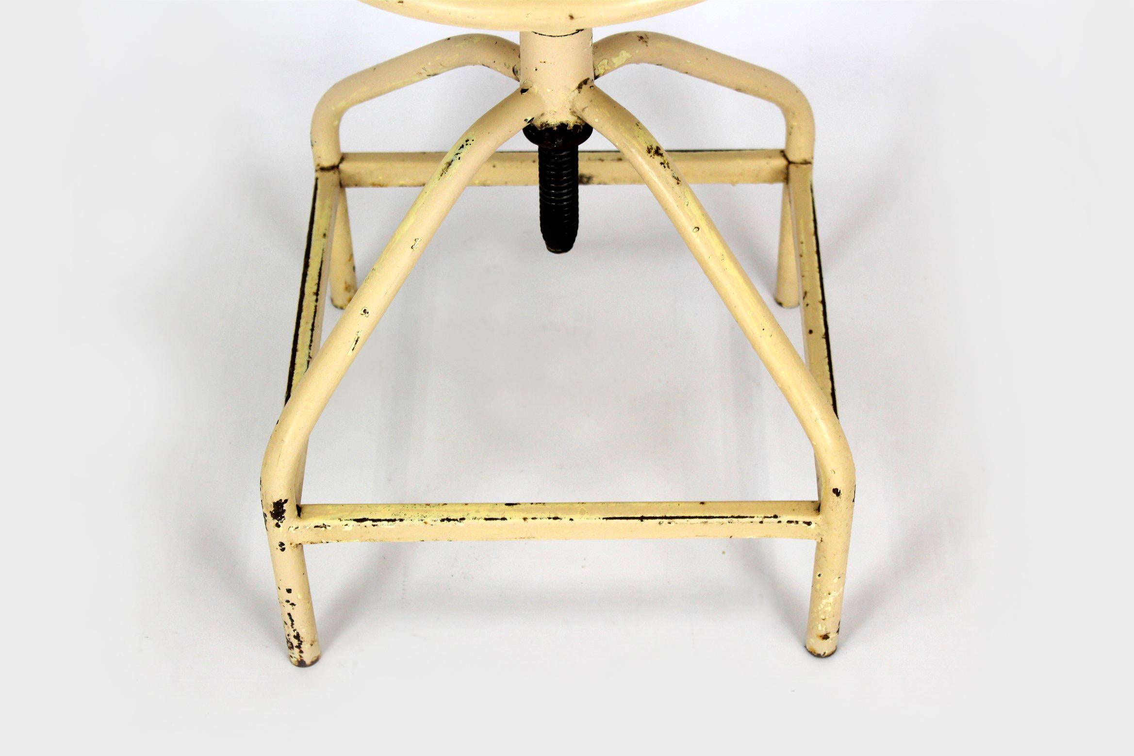 Industrial Steel Swivel Chair, 1950s For Sale 1