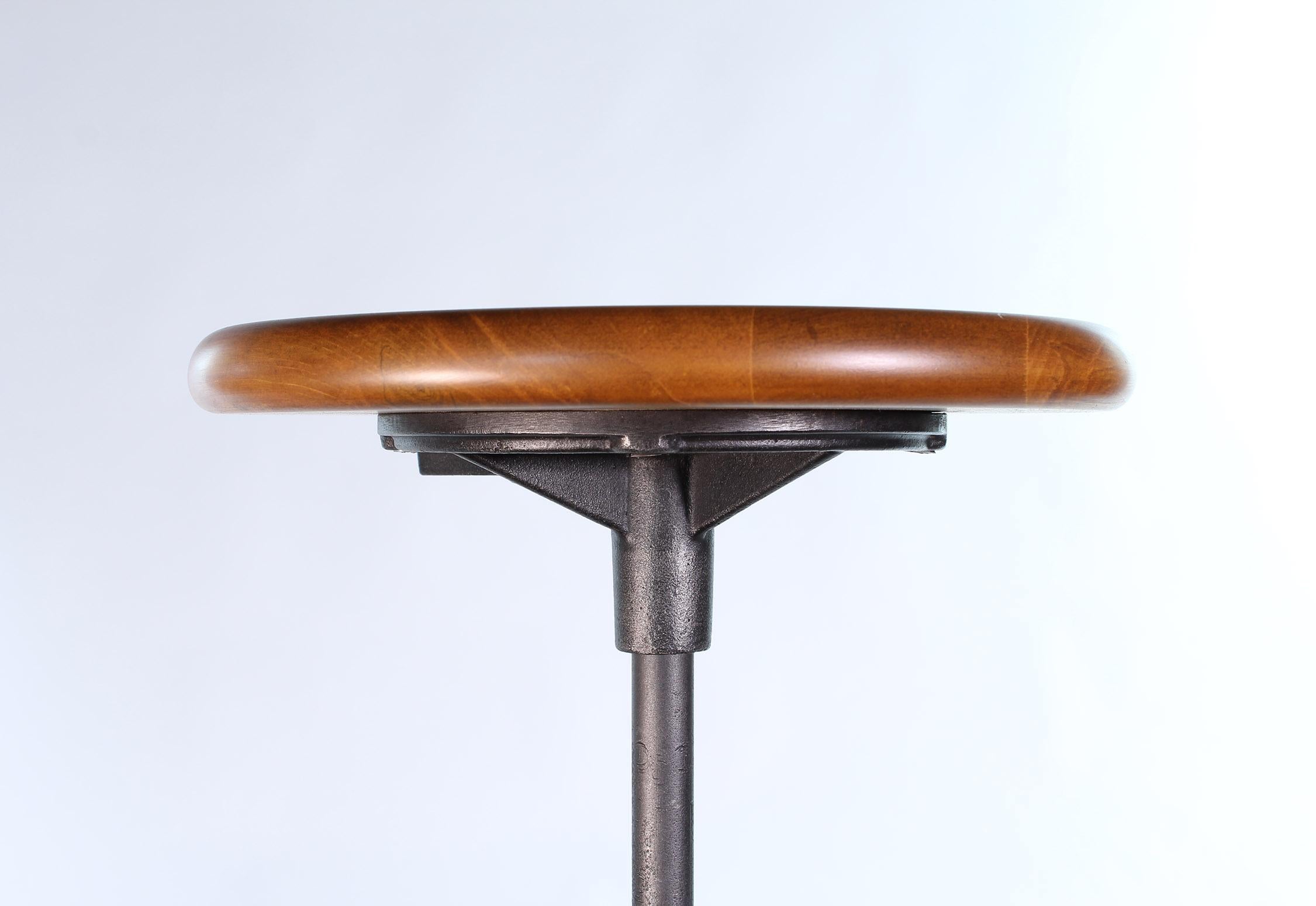 Industrial Stool Antique New Britain Machine Co. Connecticut Backless Adjustable 4