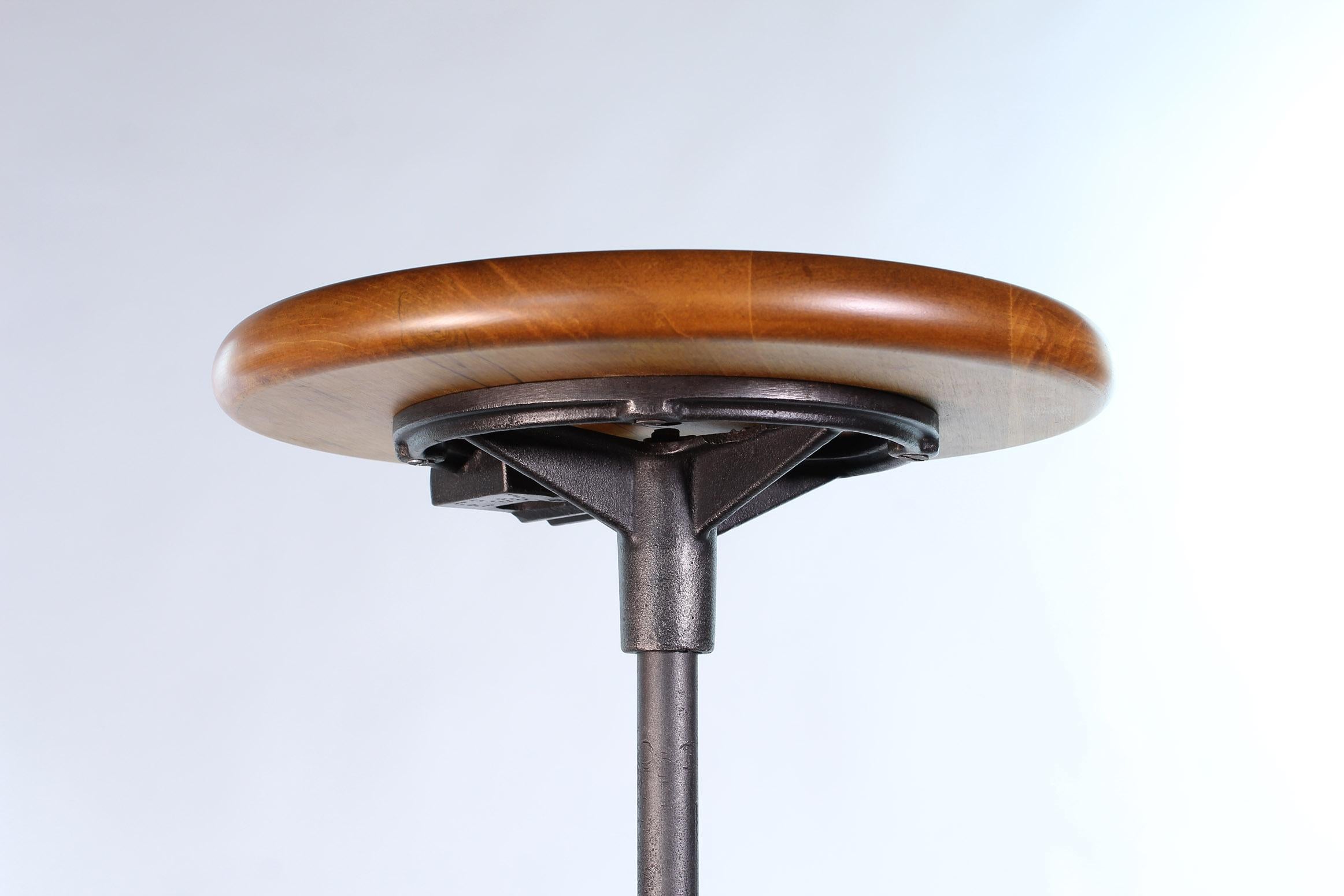 Industrial Stool Antique New Britain Machine Co. Connecticut Backless Adjustable 5