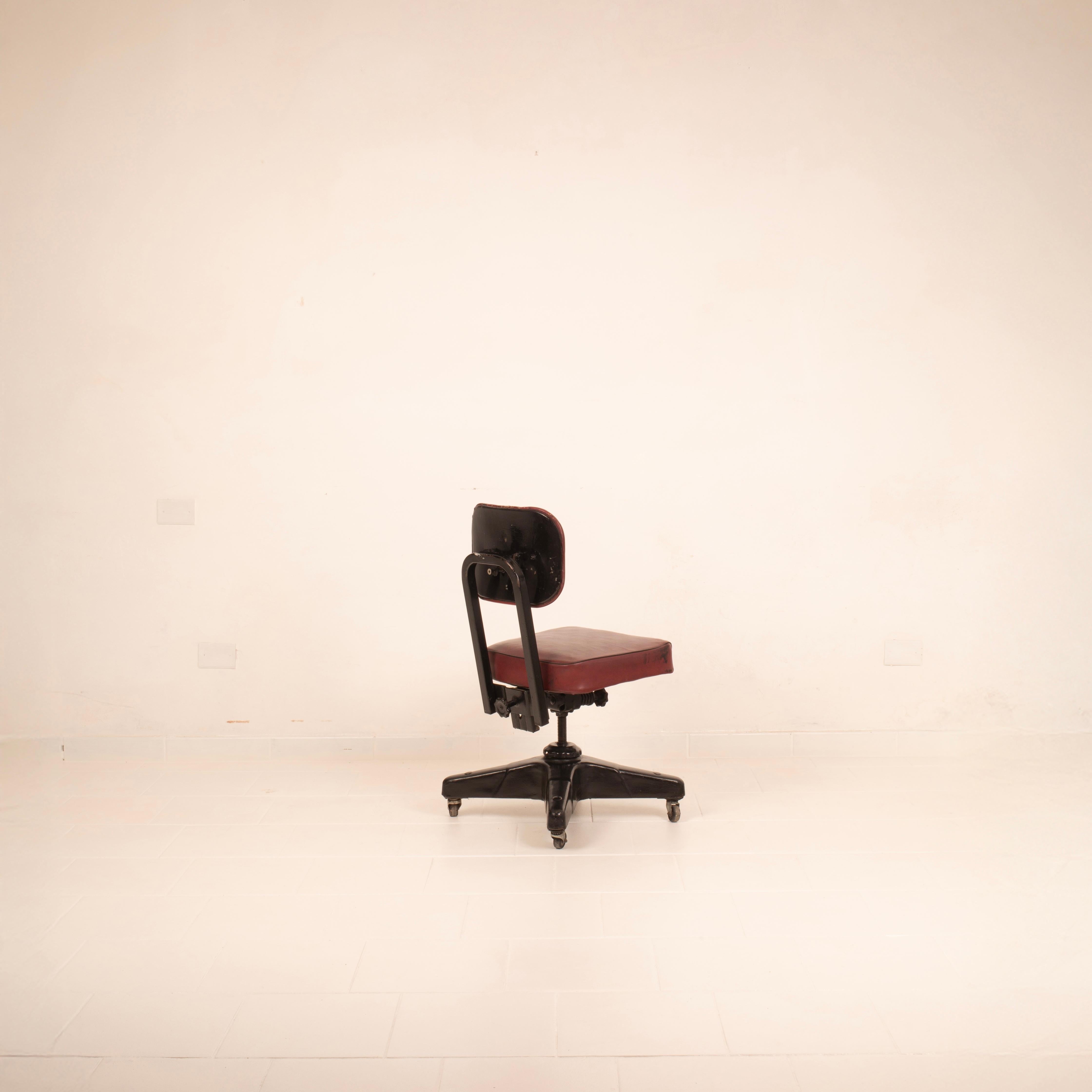 Industrial Stool by Chromcraft Corporation Stool USA 1944 In Good Condition For Sale In Conversano, IT