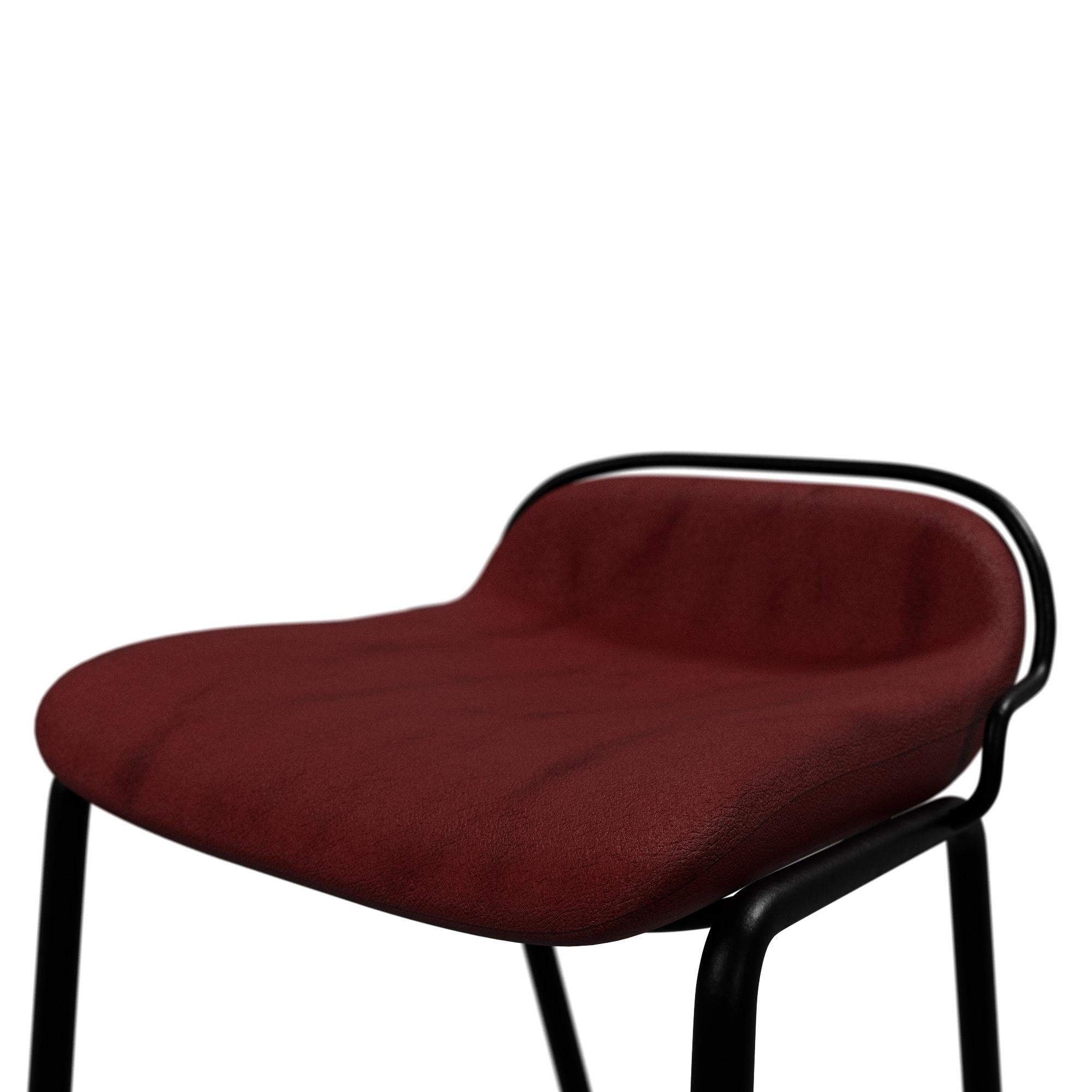 Taburete industrial DUV con piel de cerezo hecho a mano por Murmurio Caña en venta