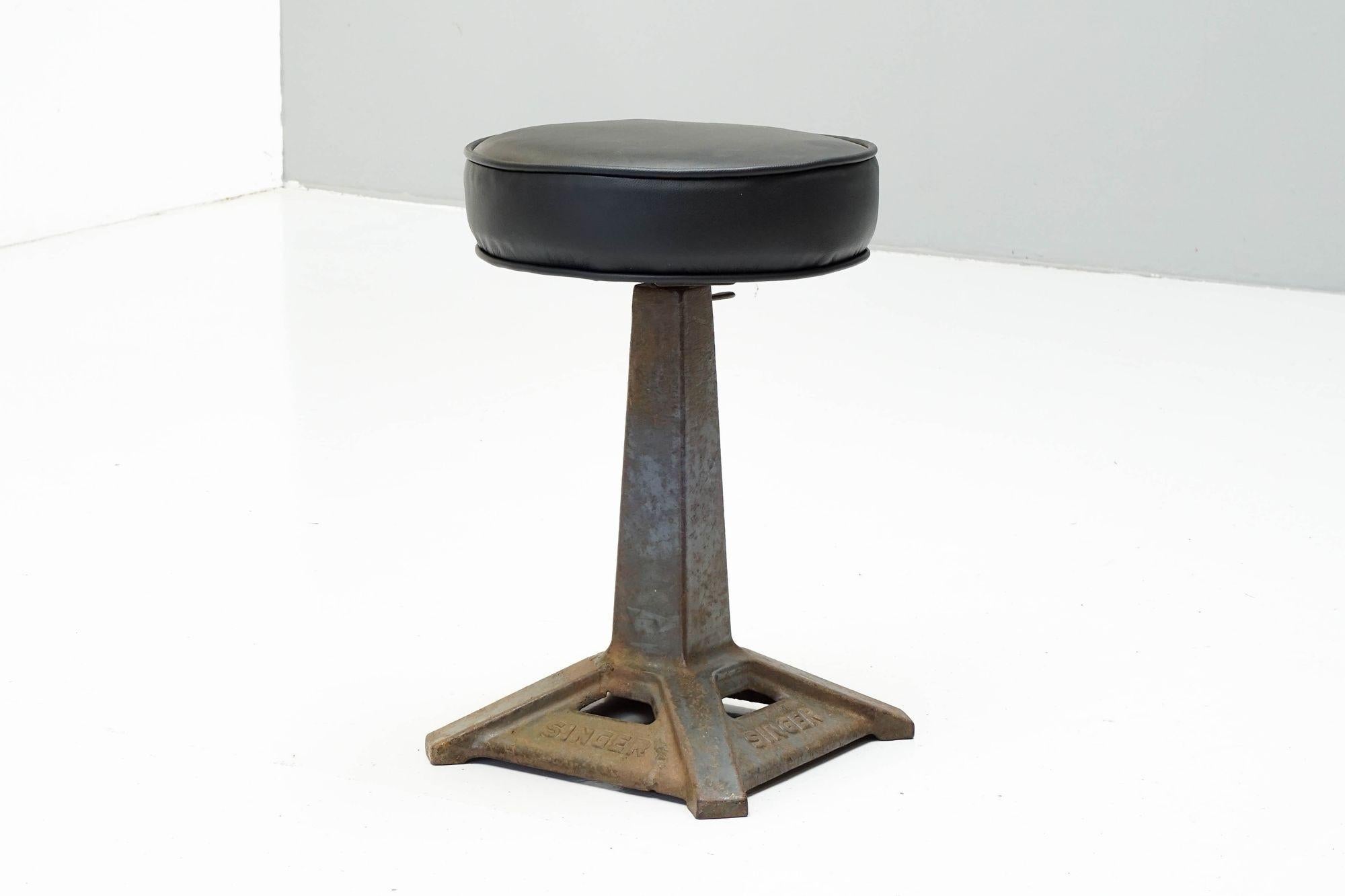 Tabouret industriel Excellent état - En vente à London, England