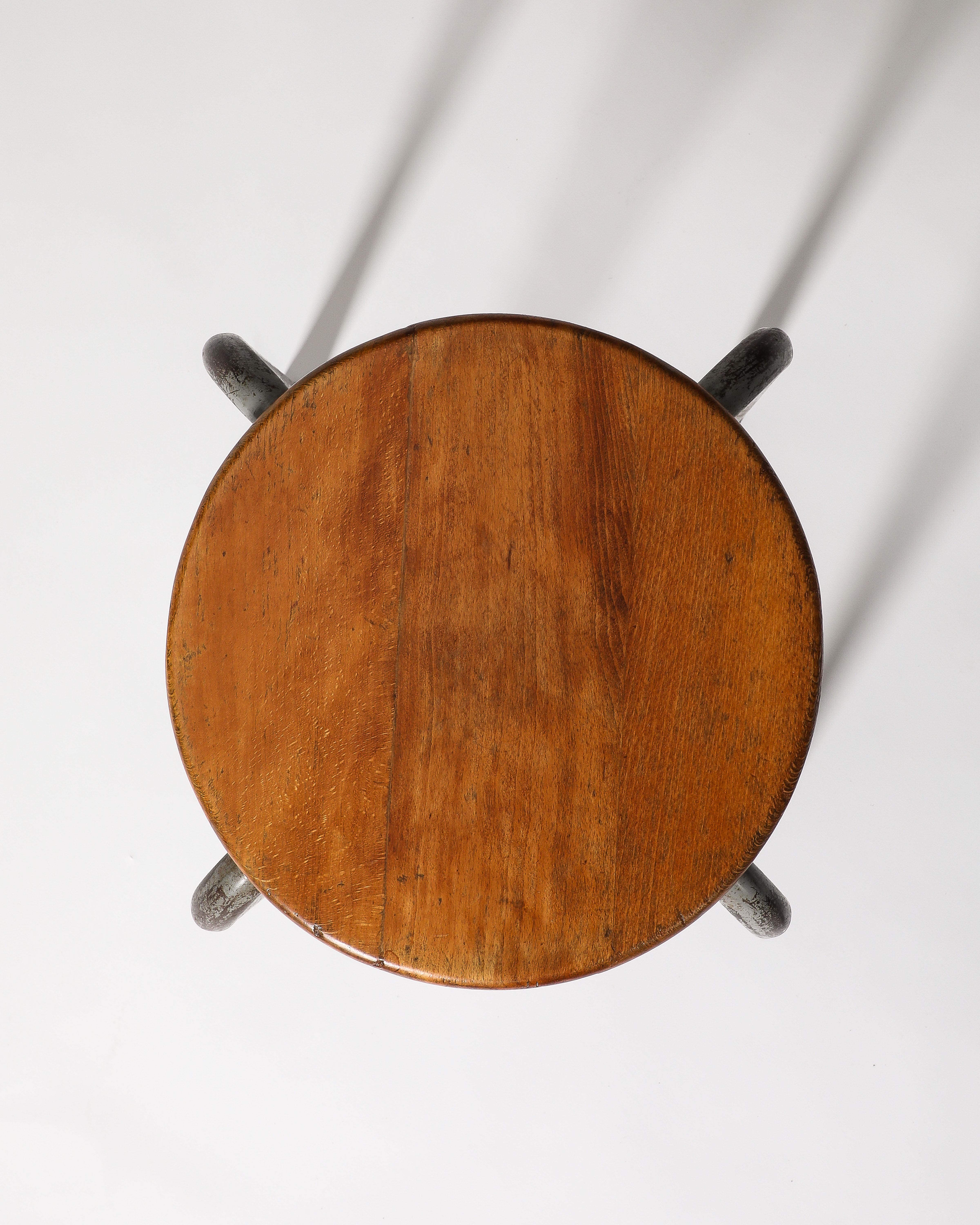 Tabouret industriel à la manière de Prouve, France, vers 1960 en vente 6