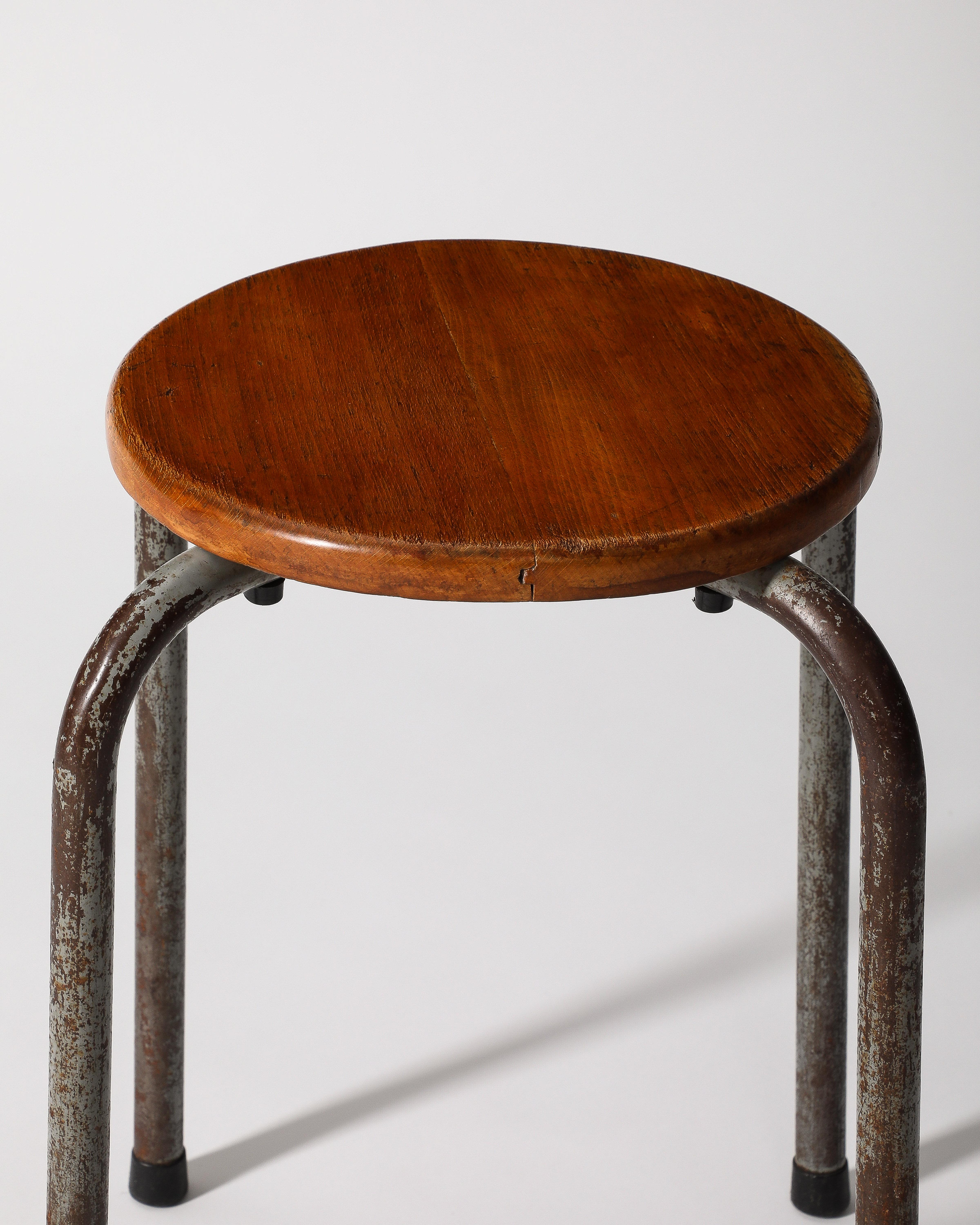 Tabouret industriel à la manière de Prouve, France, vers 1960 en vente 8