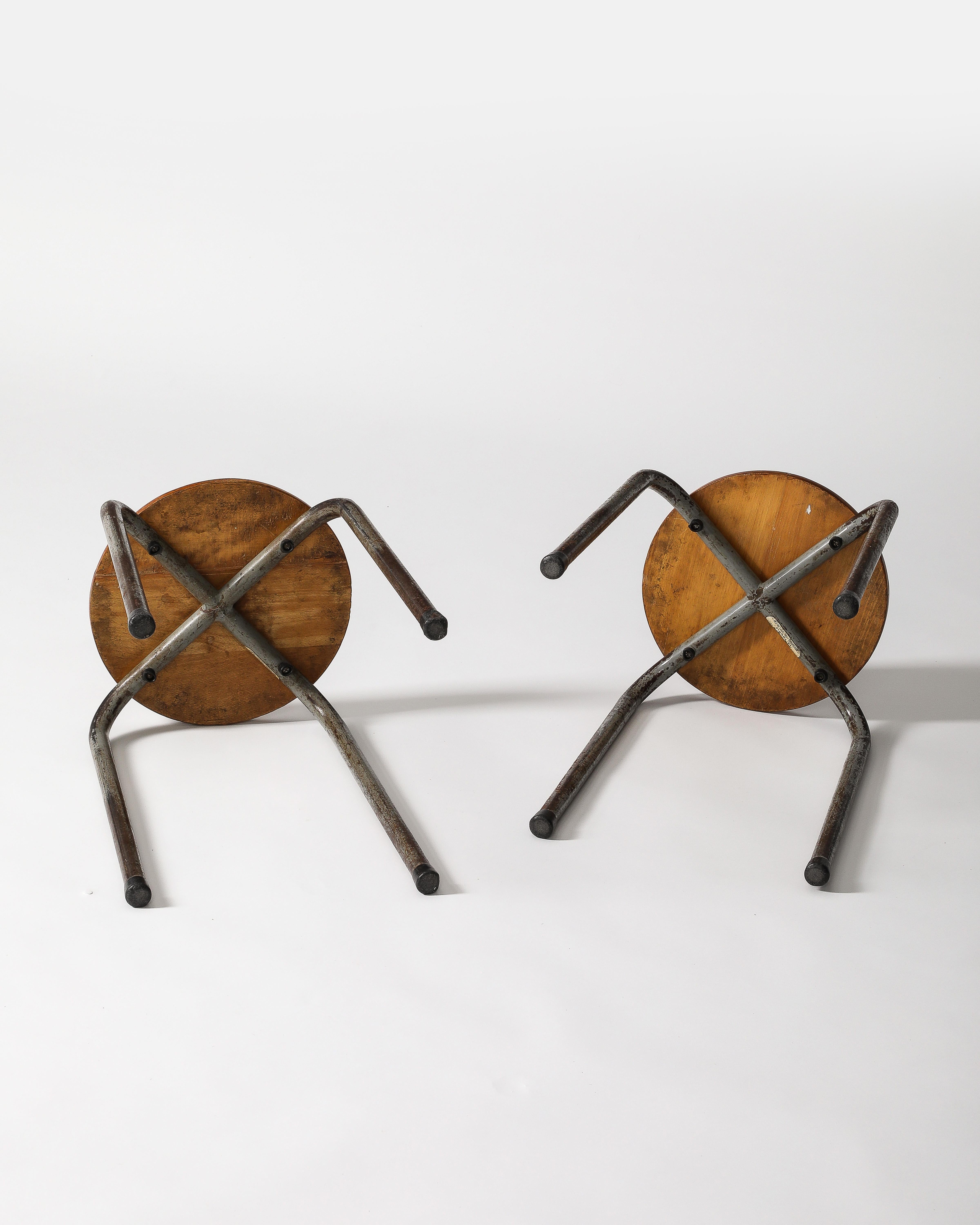 Tabouret industriel à la manière de Prouve, France, vers 1960 en vente 10