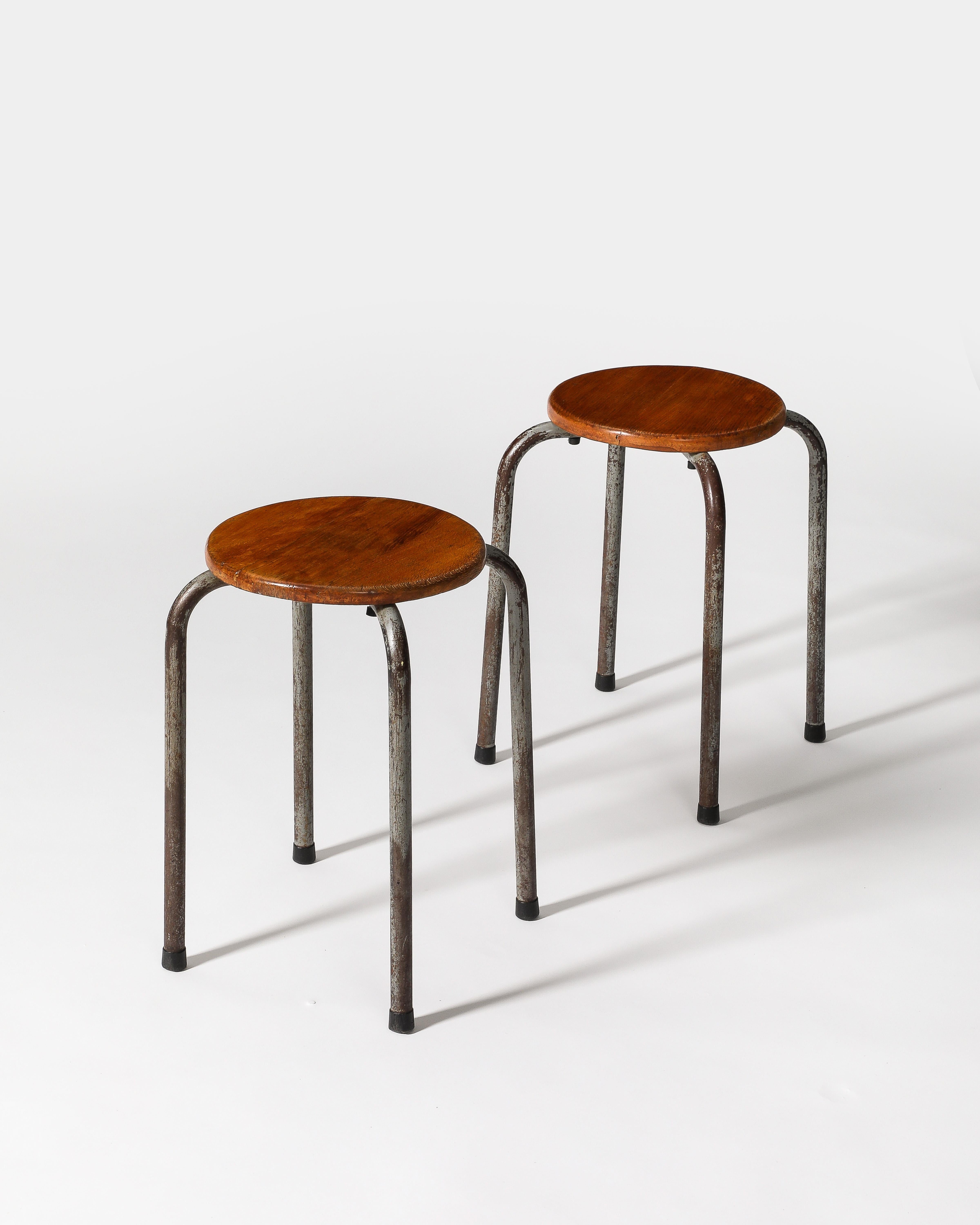 Tabouret industriel à la manière de Prouve, France, vers 1960 Bon état - En vente à New York City, NY