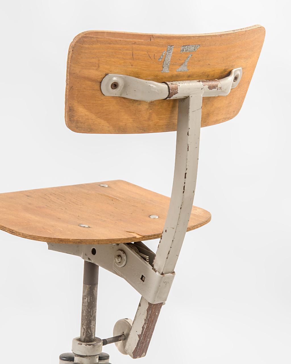Industrial Stool Made of Bentwood and Metal, France, circa 1950 In Good Condition For Sale In CANGAS, ES