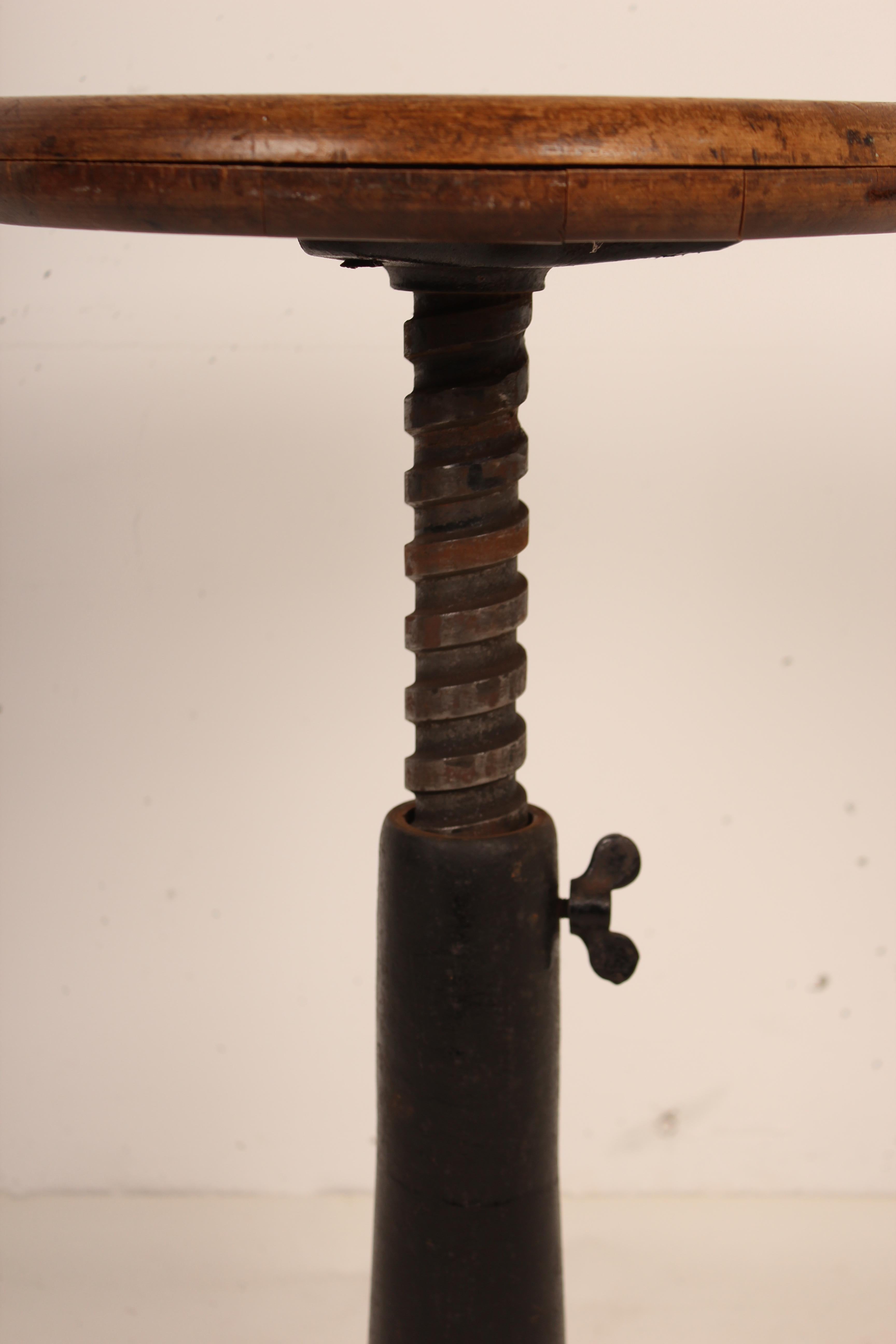 Industrial Stool Made of Cast Iron from the Singer Factory, 1930 3