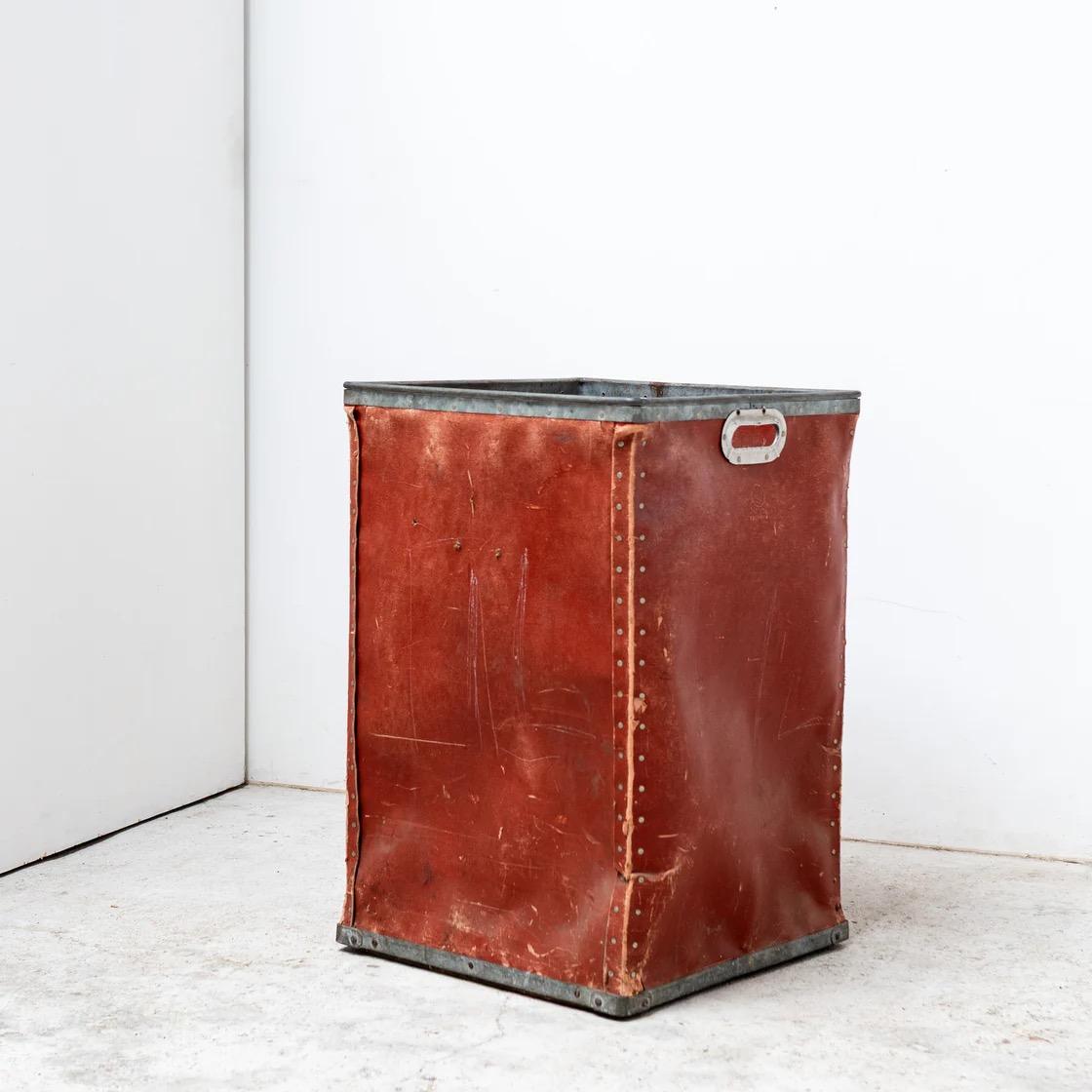 Industrielle Lagerbox aus Frankreich im Zustand „Gut“ im Angebot in Tokyo, Tokyo