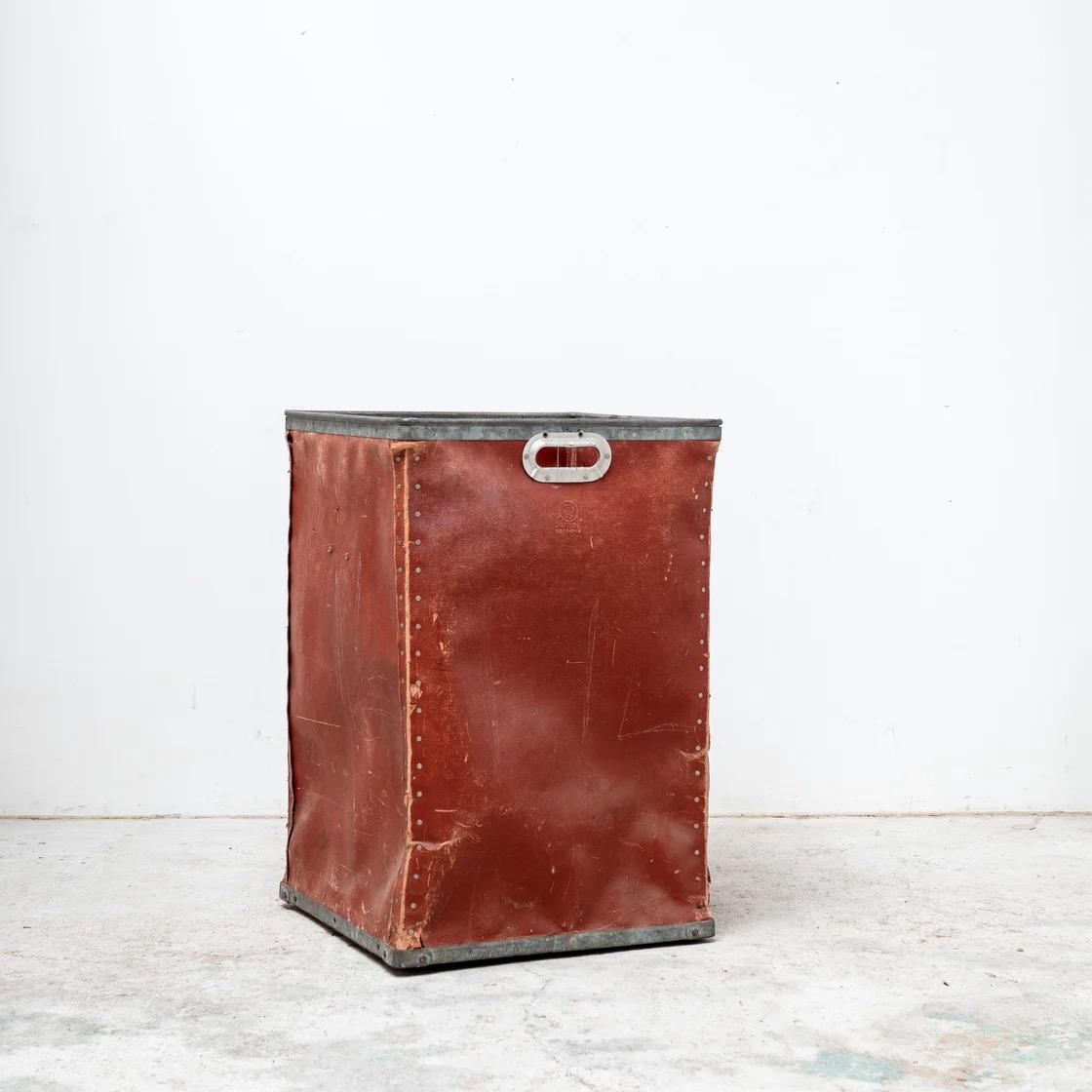 Industrielle Lagerbox aus Frankreich (Mitte des 20. Jahrhunderts) im Angebot