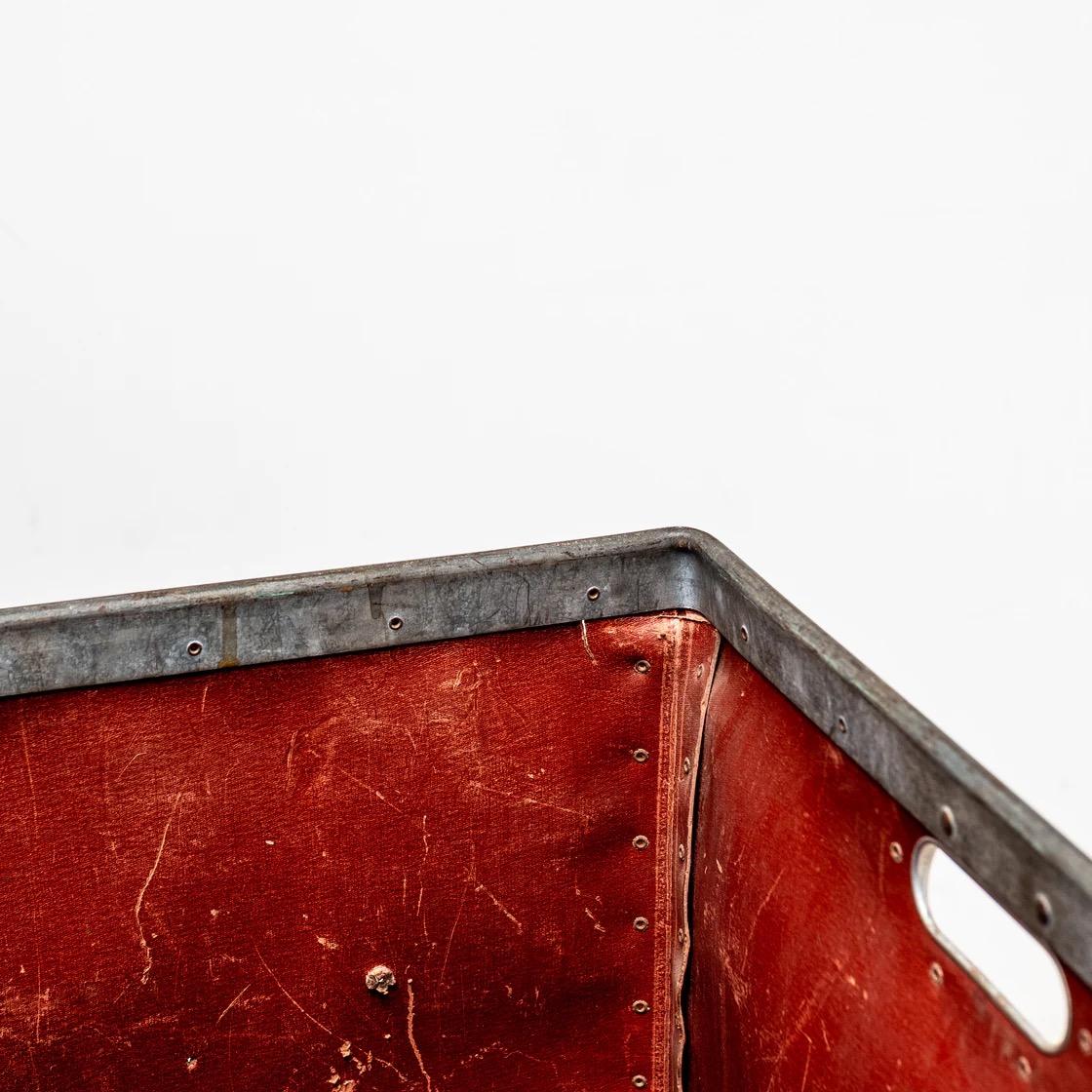 Industrielle Lagerbox aus Frankreich (Metall) im Angebot