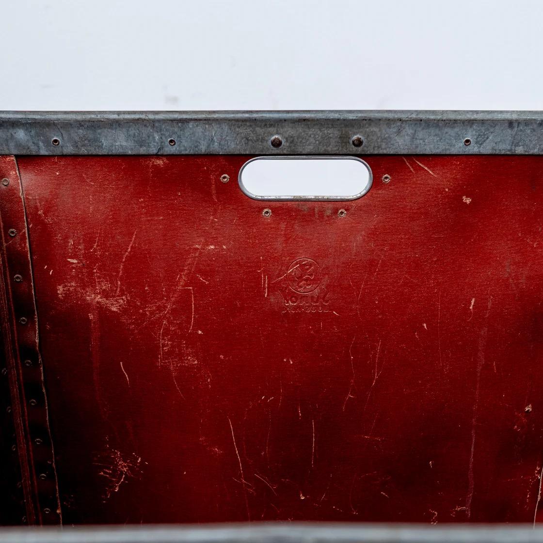 Industrielle Lagerbox aus Frankreich im Angebot 1