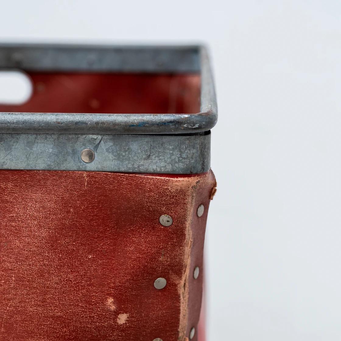 Industrielle Lagerbox aus Frankreich im Angebot 2