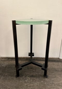 Table d'appoint Industrial Studio avec verre du 19e siècle, 4 disponibles