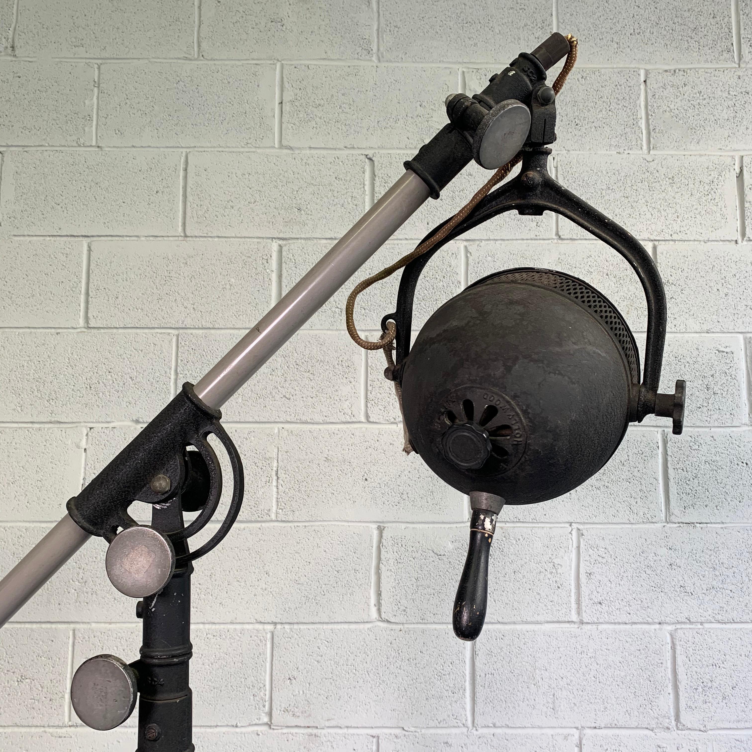 Lampadaire « Super Hi-Lite » de studio industriel par Beattie Hollywood Bon état - En vente à Brooklyn, NY