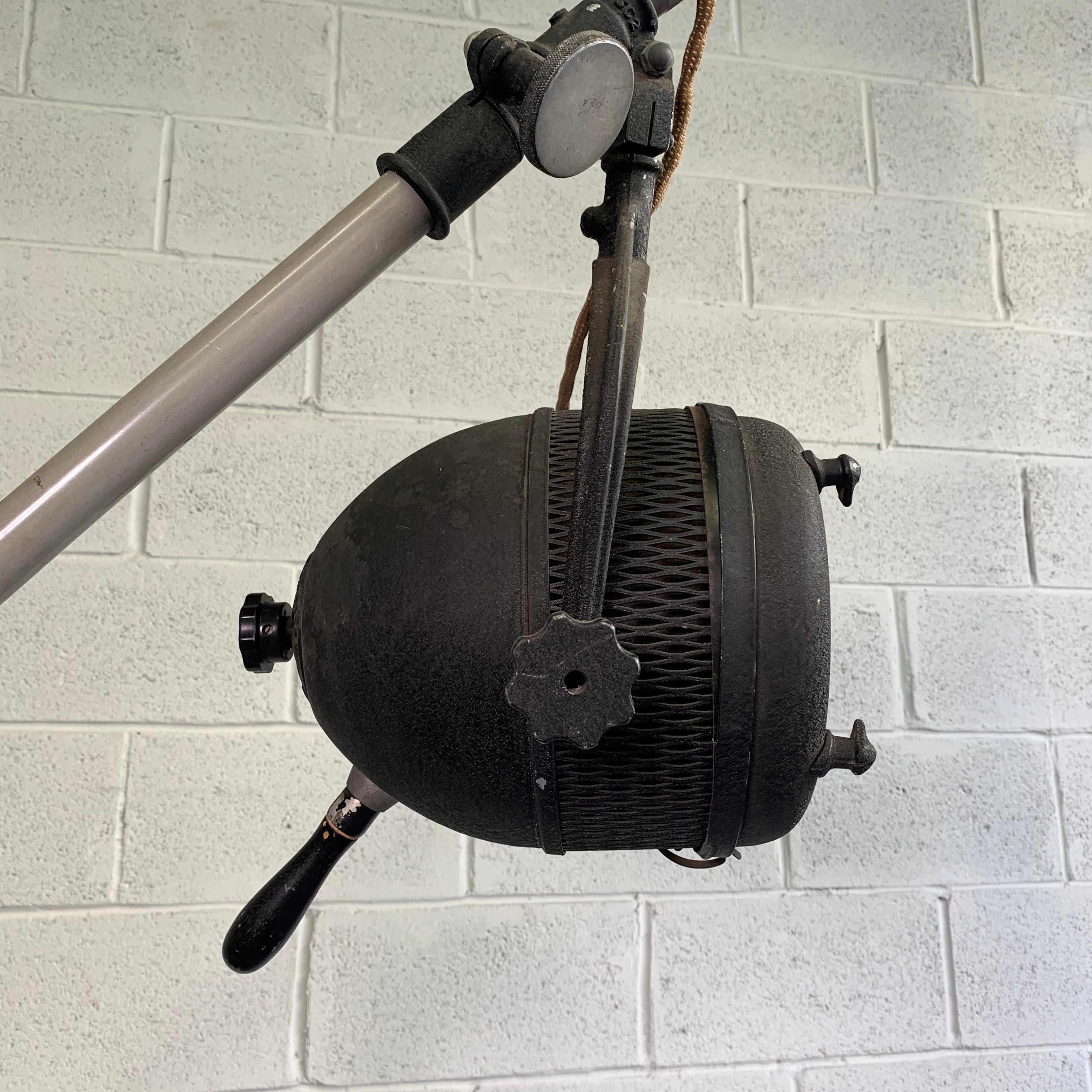 20ième siècle Lampadaire « Super Hi-Lite » de studio industriel par Beattie Hollywood en vente
