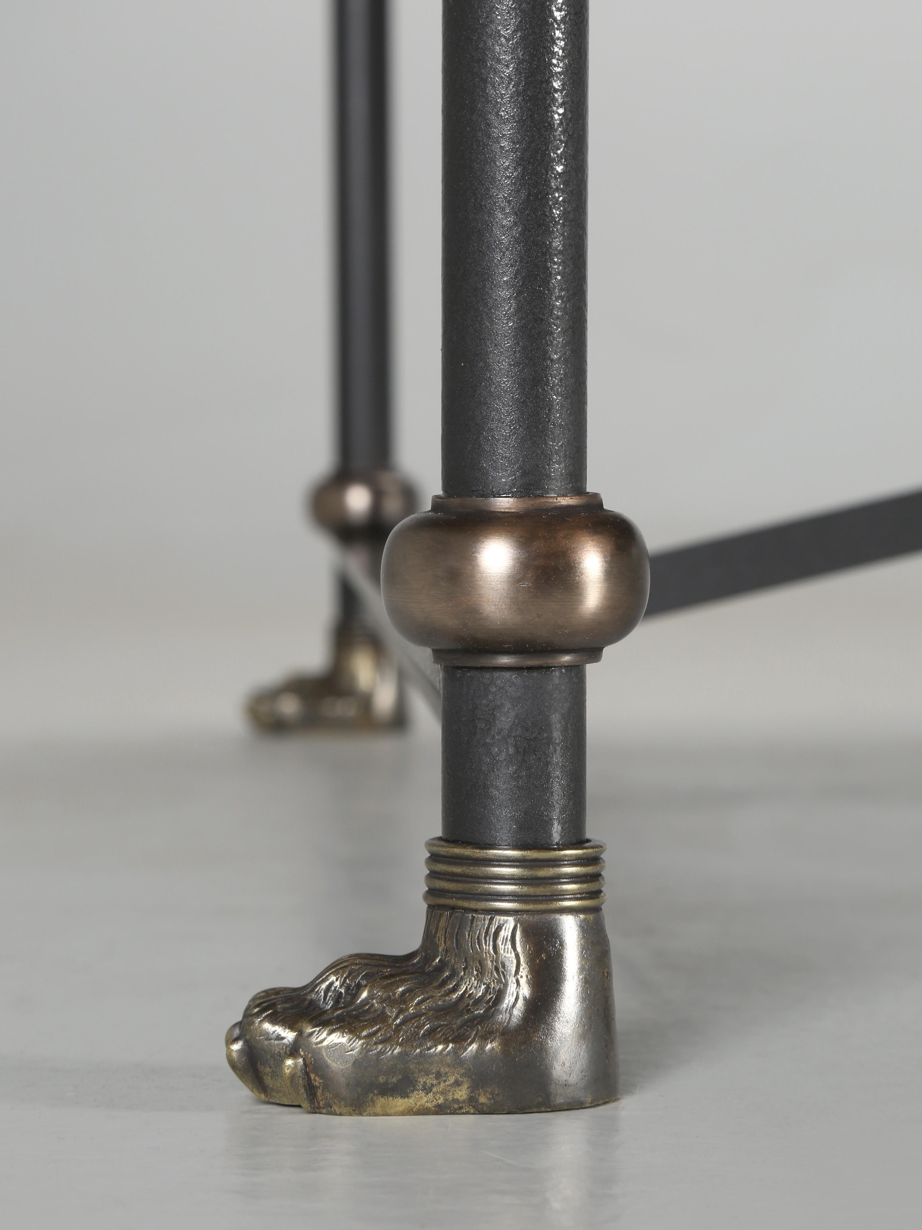 Table basse de style industriel fabriquée sur commande en chêne, bronze, laiton et acier en vente 3