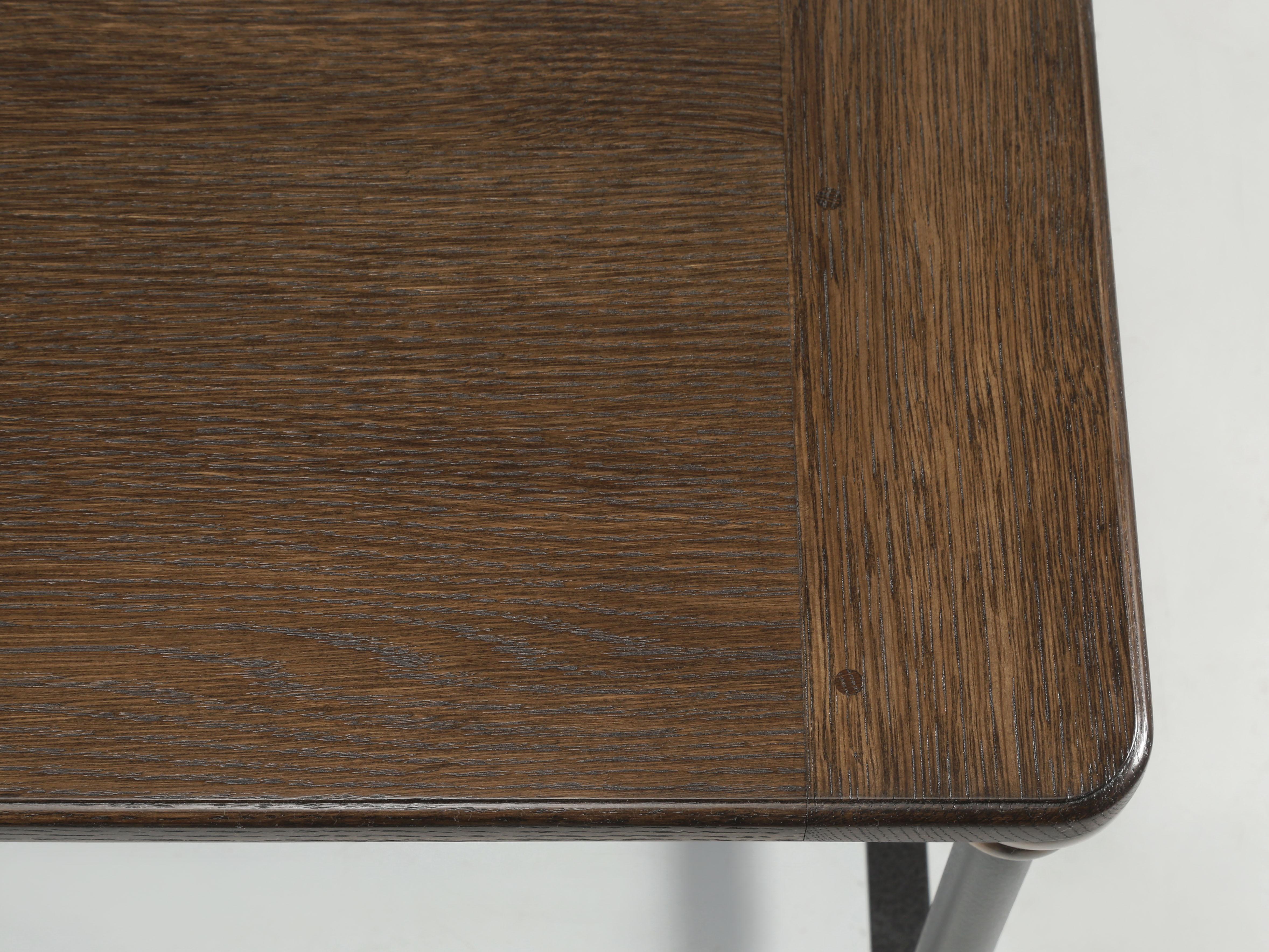 Fait main Table basse de style industriel fabriquée sur commande en chêne, bronze, laiton et acier en vente