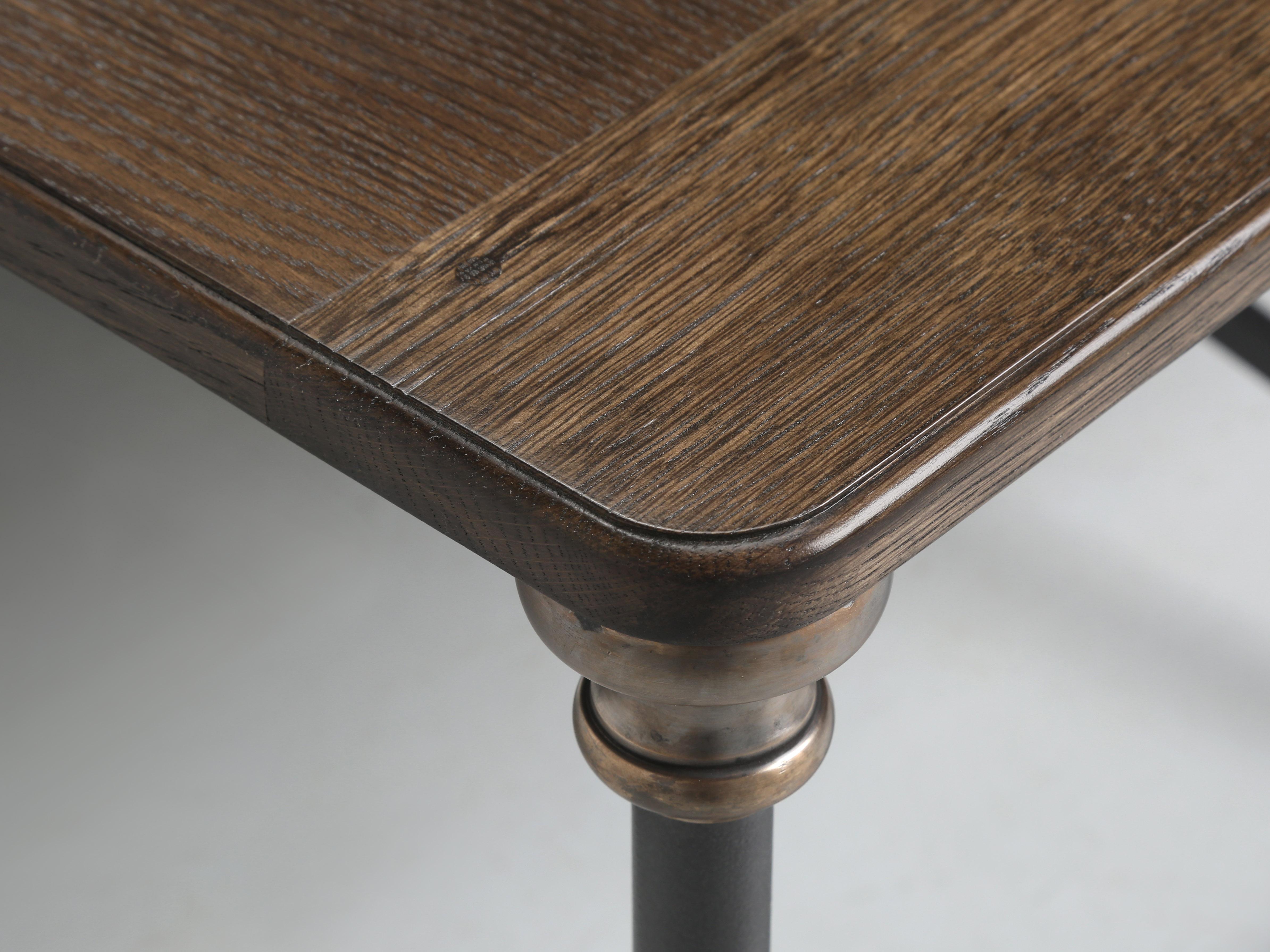 XXIe siècle et contemporain Table basse de style industriel fabriquée sur commande en chêne, bronze, laiton et acier en vente