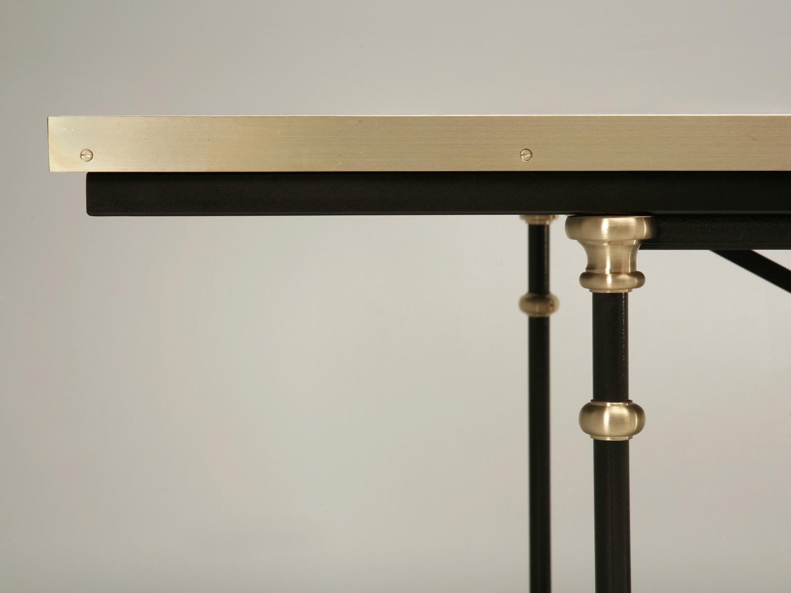 Französischer Esstisch im industriellen, inspirierten Stil aus Stahl, Messing und Bronze, jede Größe im Angebot 3