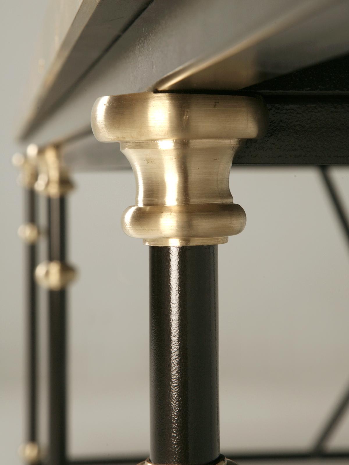 Französischer Esstisch im industriellen, inspirierten Stil aus Stahl, Messing und Bronze, jede Größe im Angebot 2