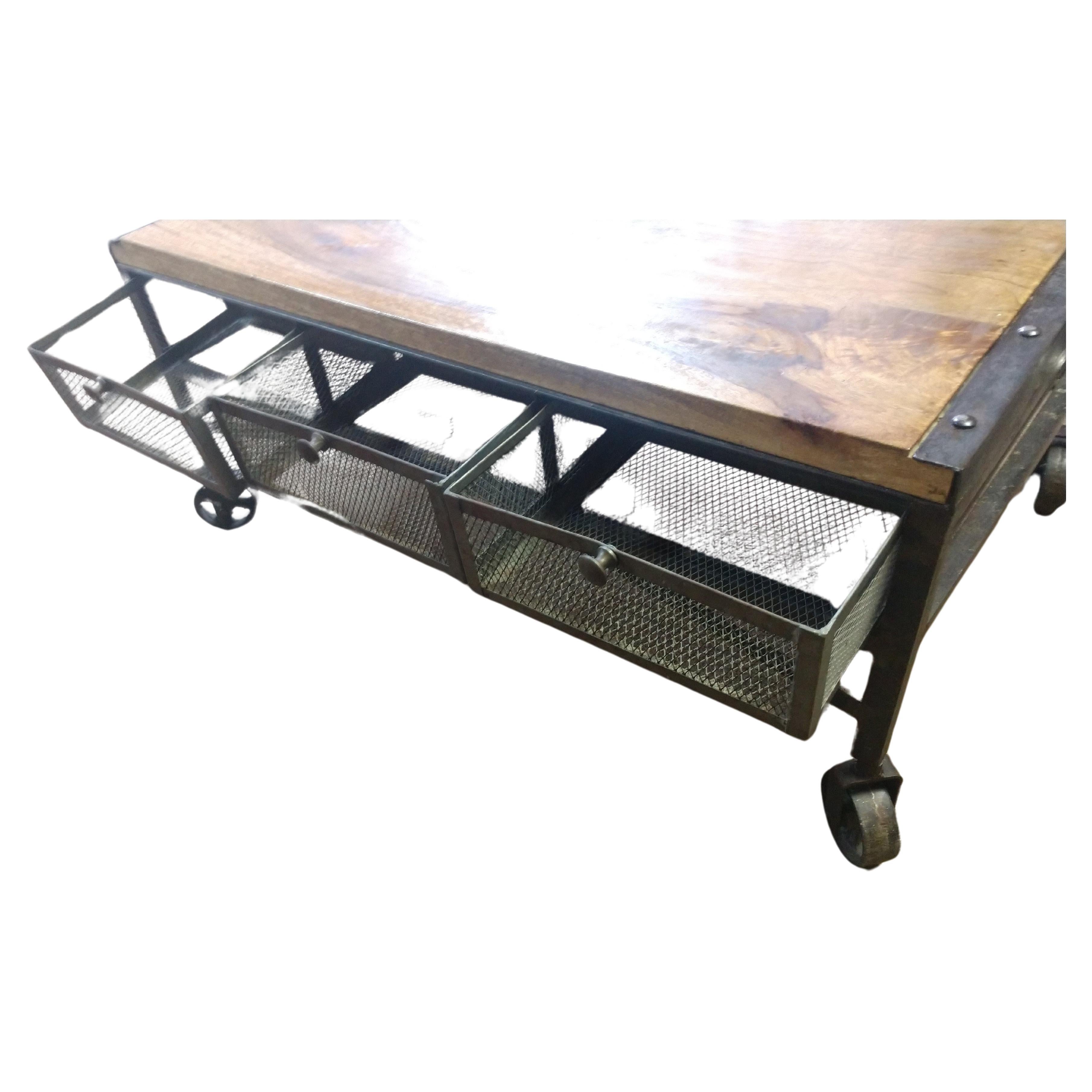 Industrieller Cocktailtisch im Industriestil mit aufklappbarem Dock Cart und sechs Drahtkorb-Schubladen im Angebot 4